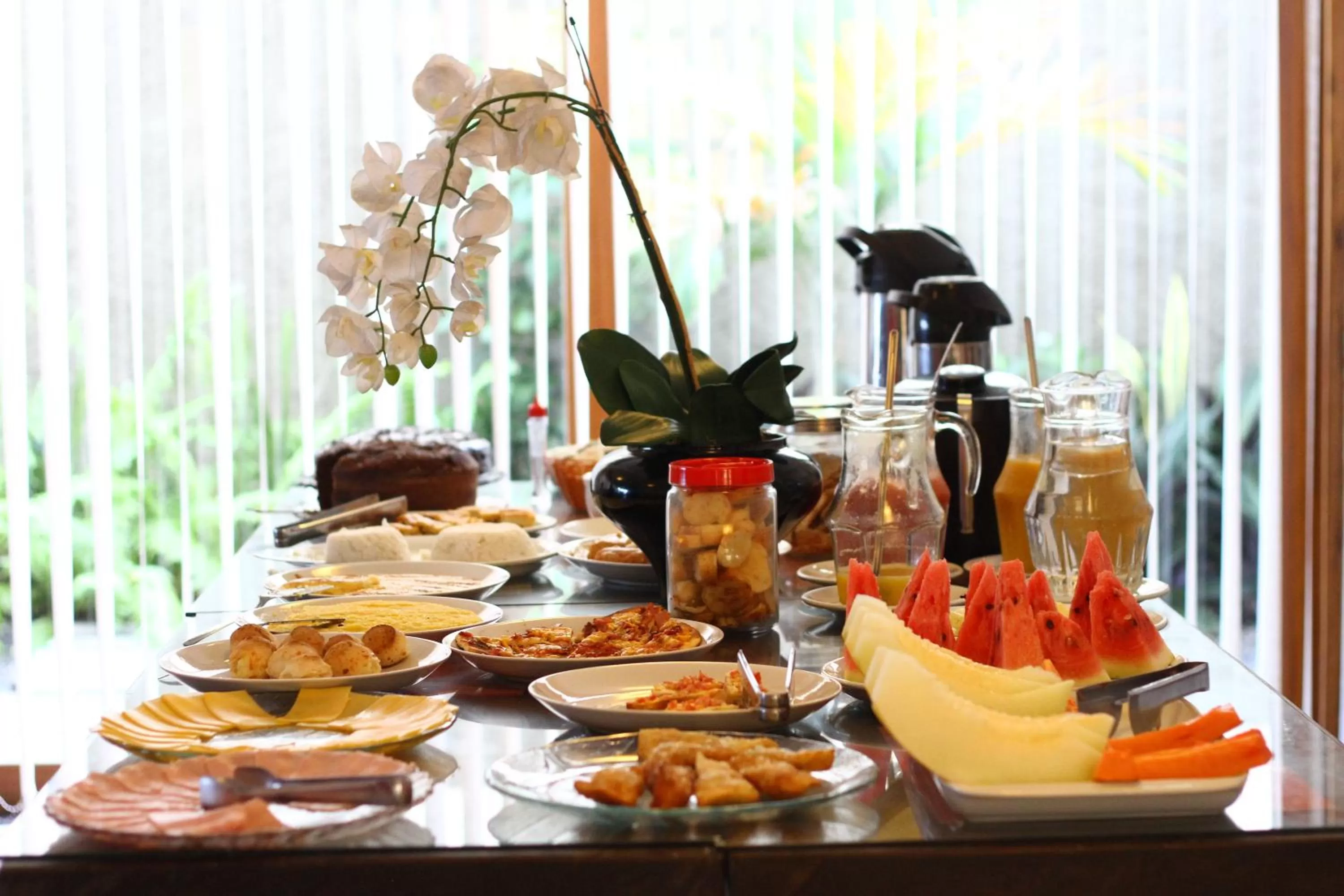 Continental breakfast in Rede Andrade Mar Hotel - Rio Vermelho