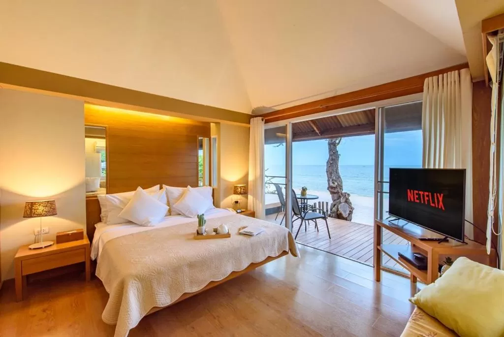 Sea view, Bed in Veranda Lodge