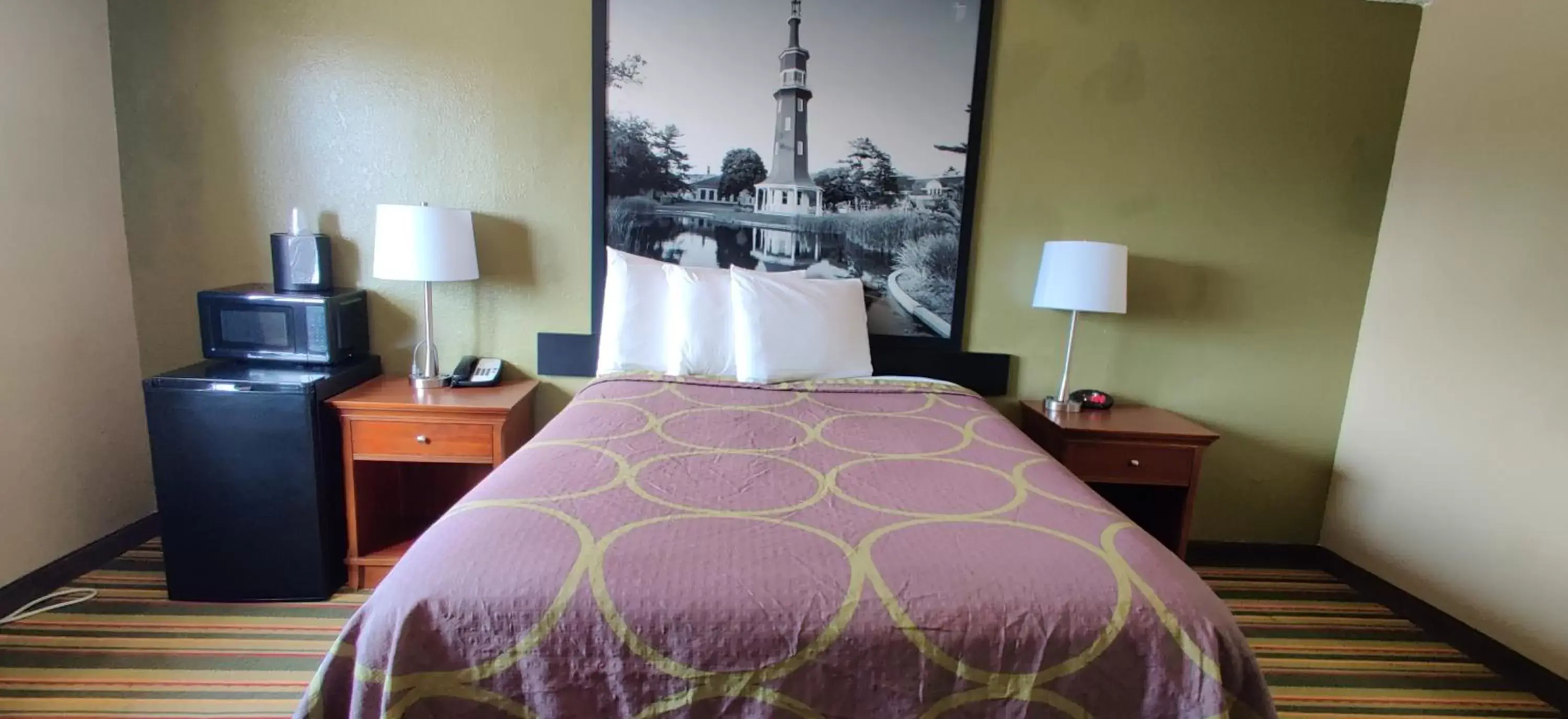 Queen Room - Non-Smoking in Super 8 by Wyndham Champaign Queen Room - Non-Smoking in Super 8 by Wyndham Champaign