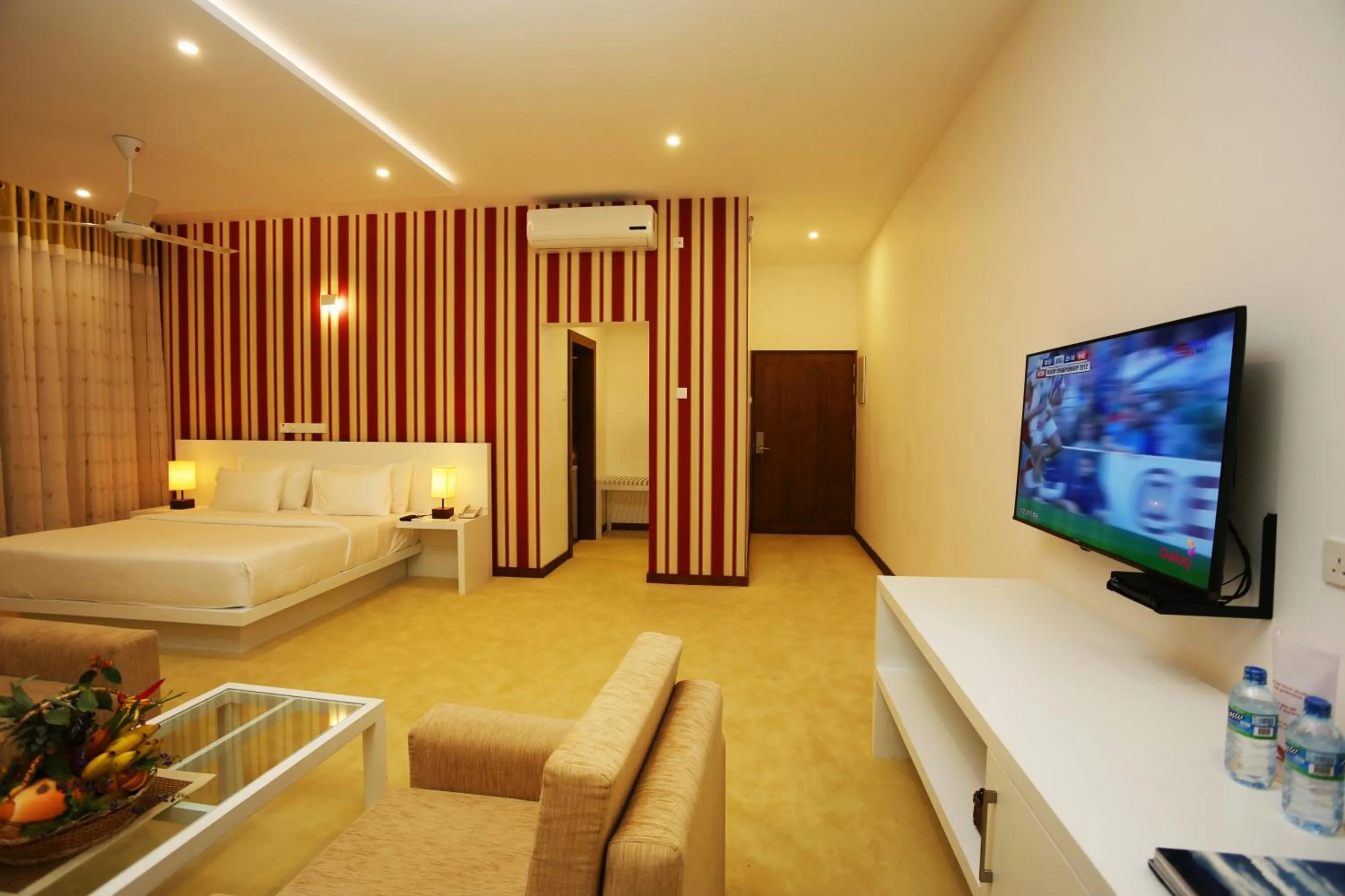 TV and multimedia in Randholee Resort & Spa