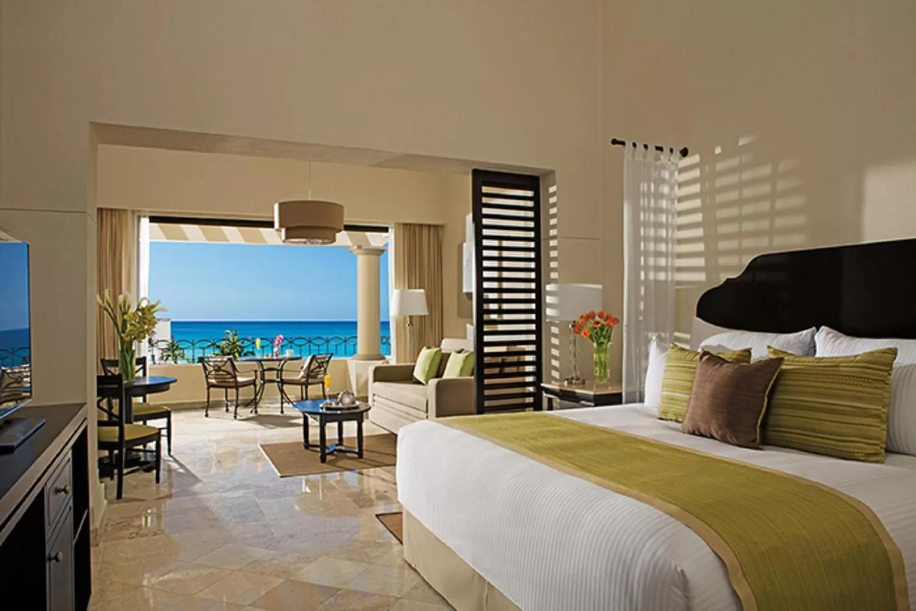Balcony/Terrace, Bed in Dreams Los Cabos Suites Golf Resort & Spa