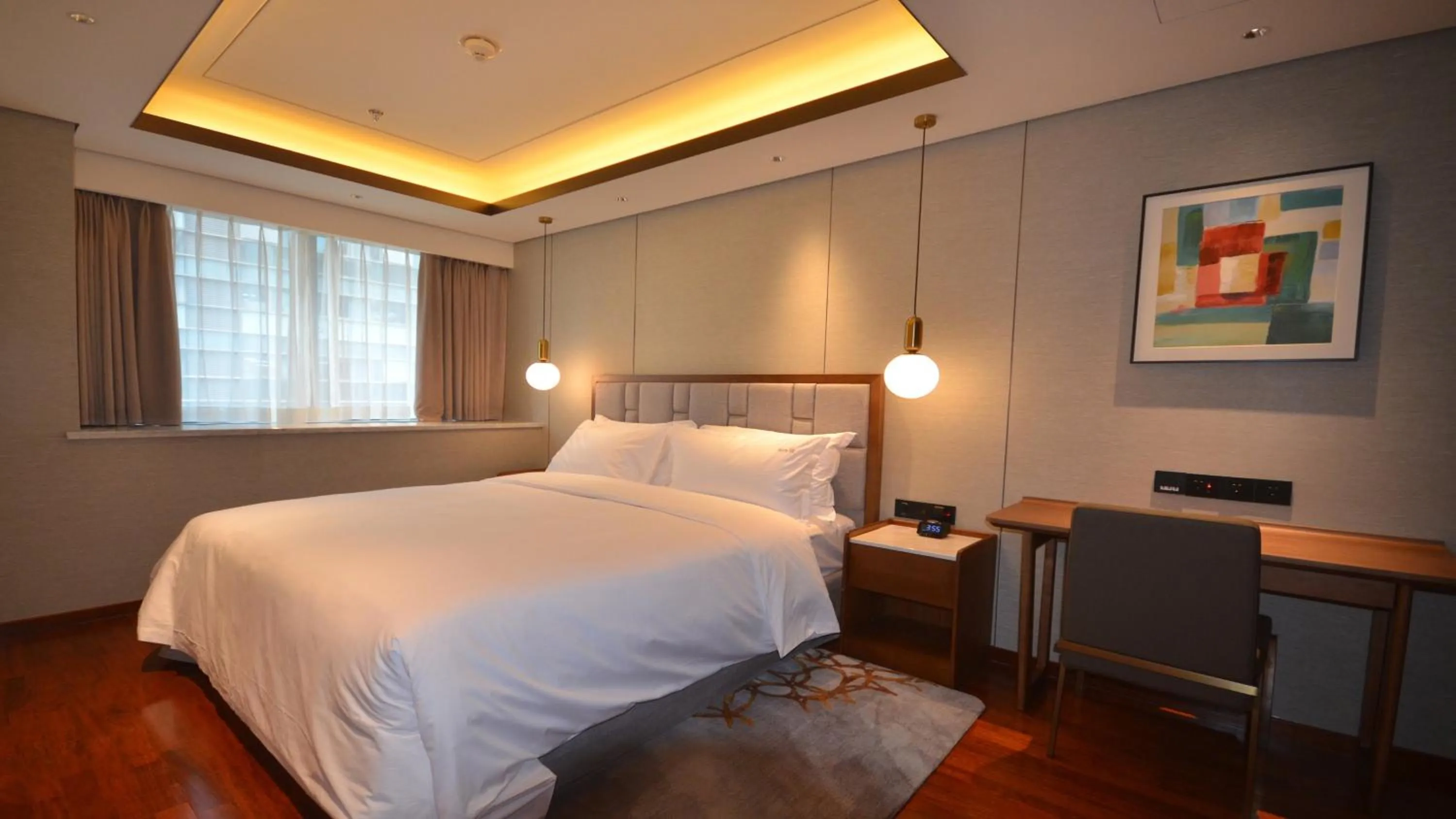 Photo of the whole room, Bed in Holiday Inn Suites Xi'an High-Tech Zone by IHG