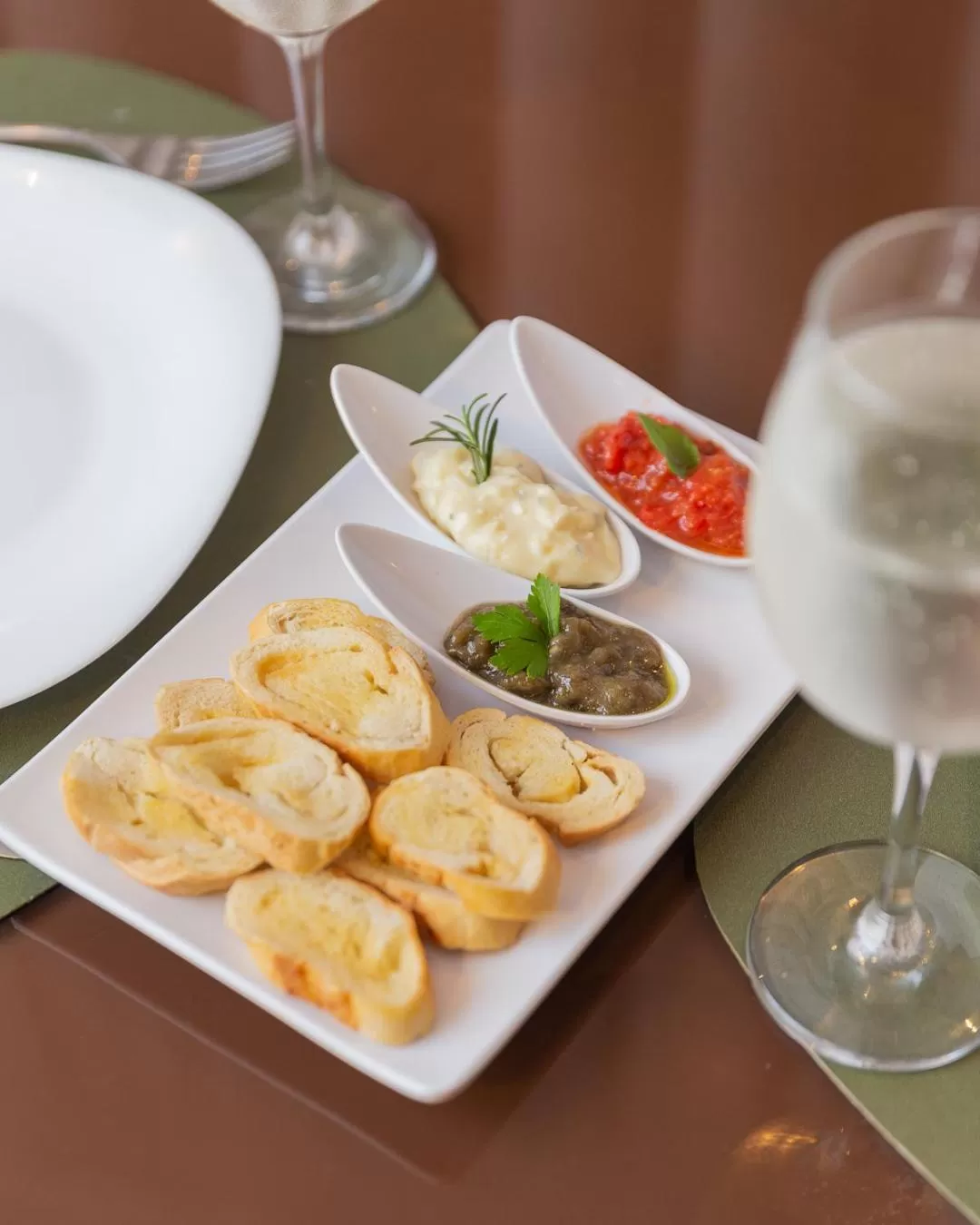 Restaurant/places to eat in Ritz Suites Grand Hotel Boutique