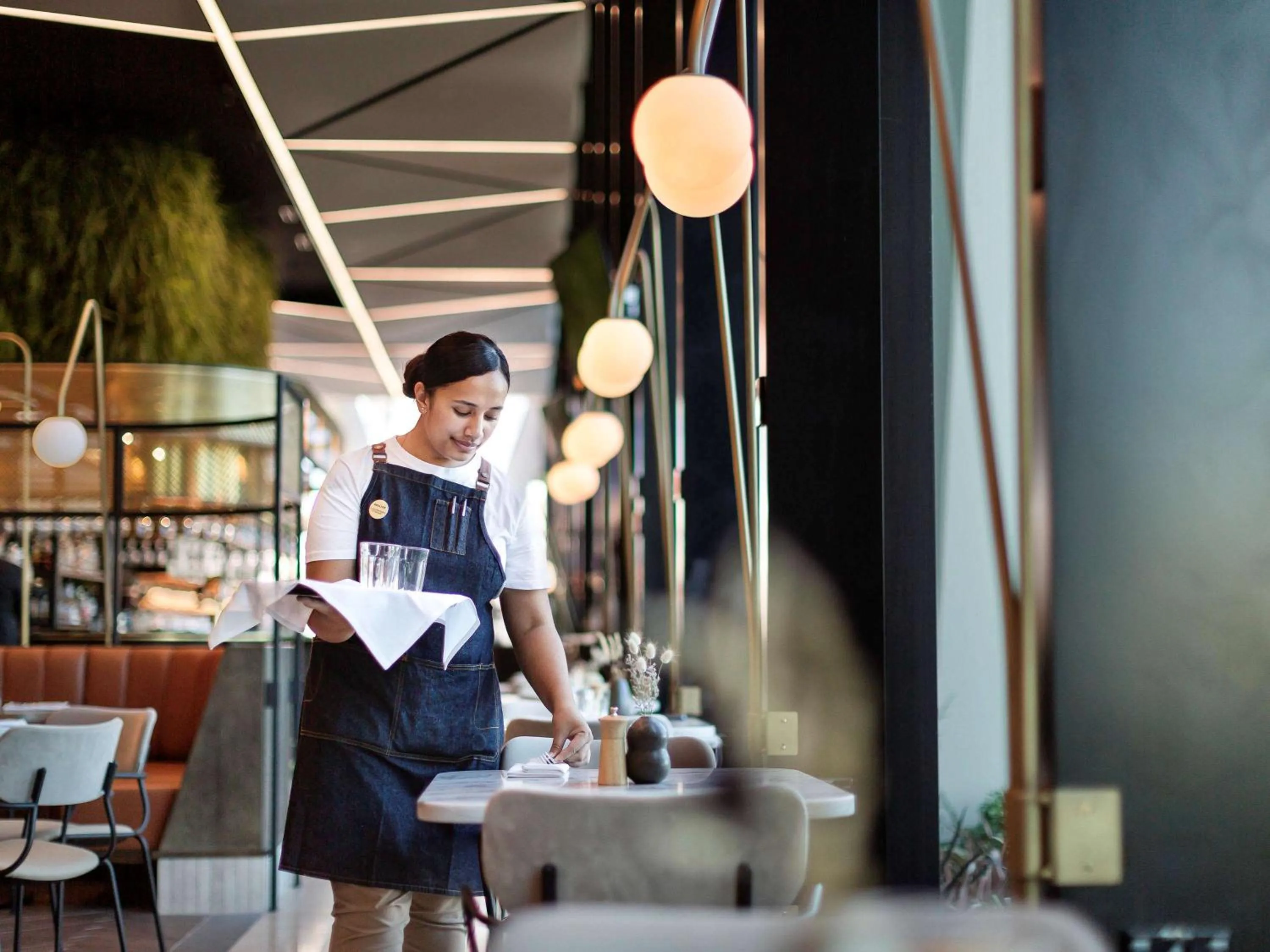 Restaurant/places to eat in Novotel Auckland Airport