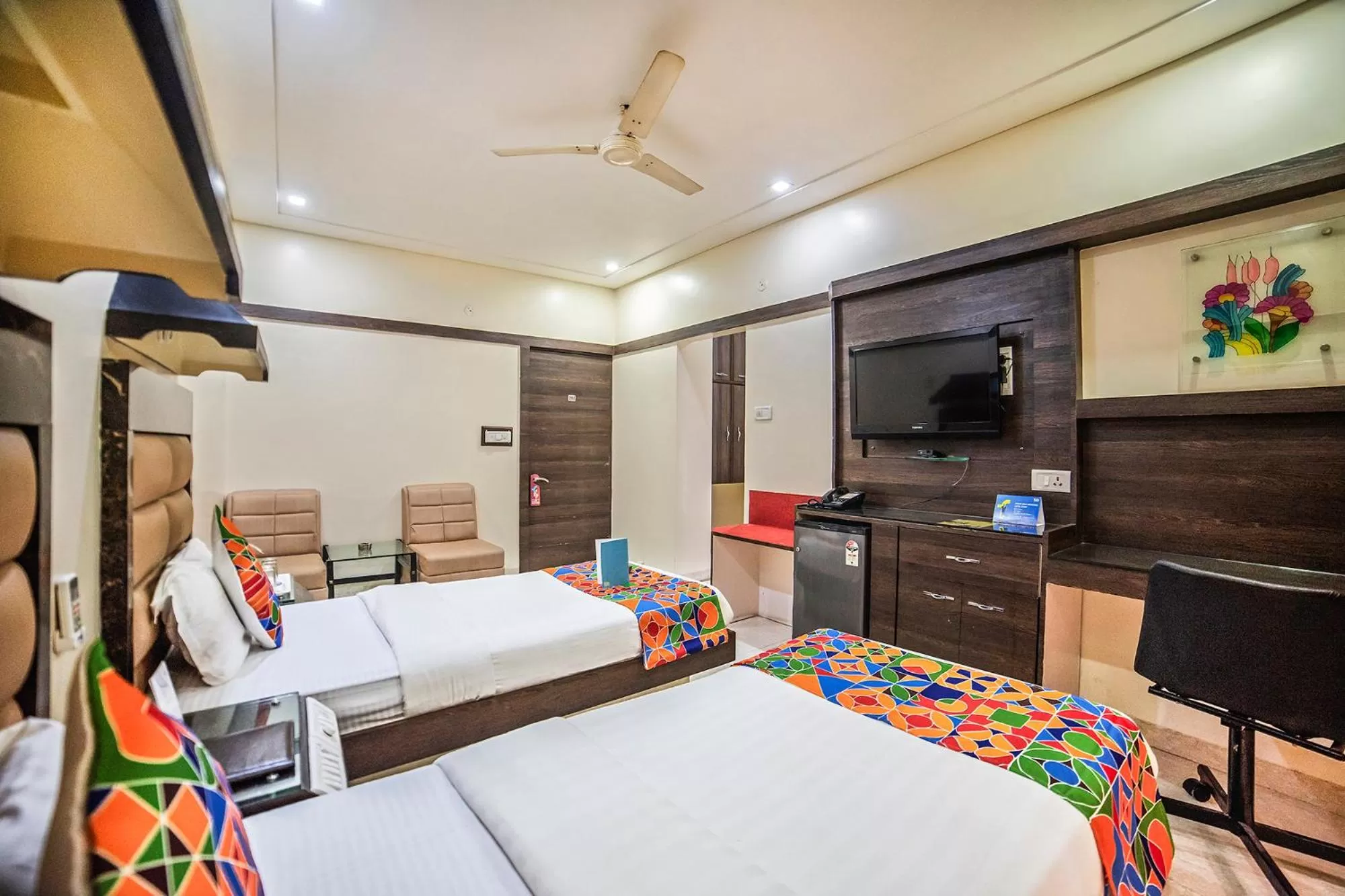 TV and multimedia, Bed in FabHotel Santoor Geeta Bhawan Square