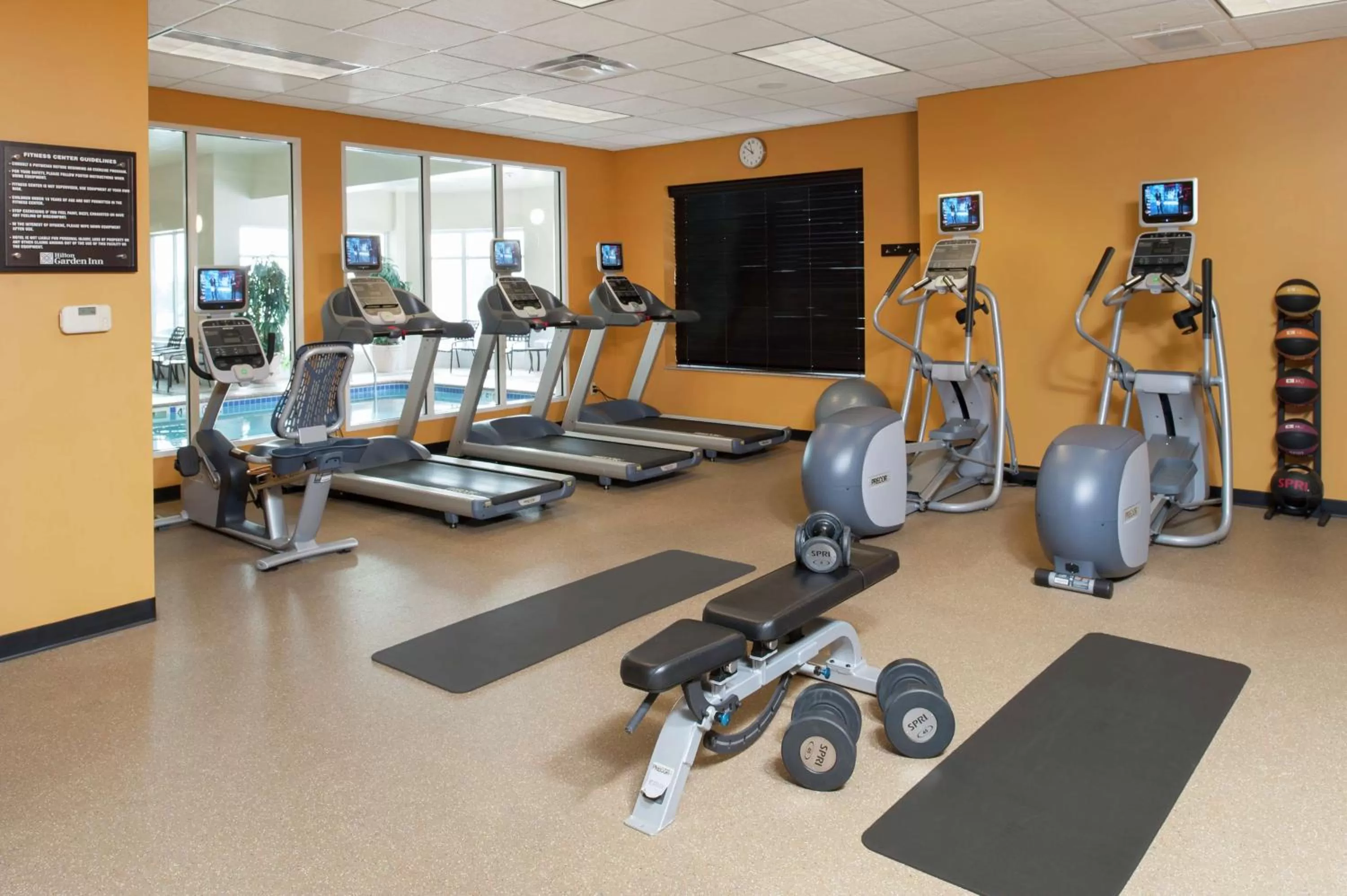 Fitness centre/facilities in Hilton Garden Inn St. Paul Oakdale