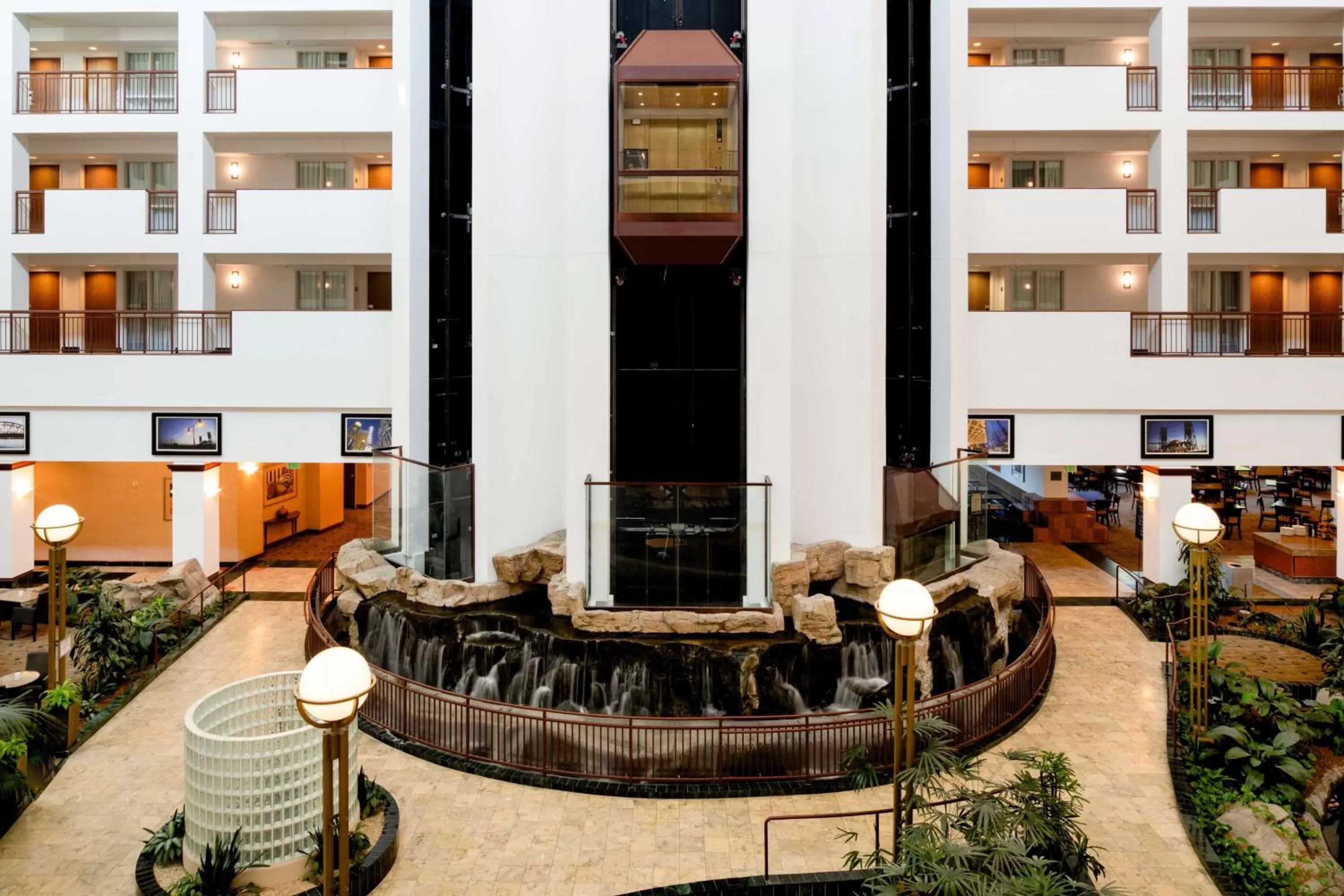 Lobby or reception in Embassy Suites by Hilton Portland Airport