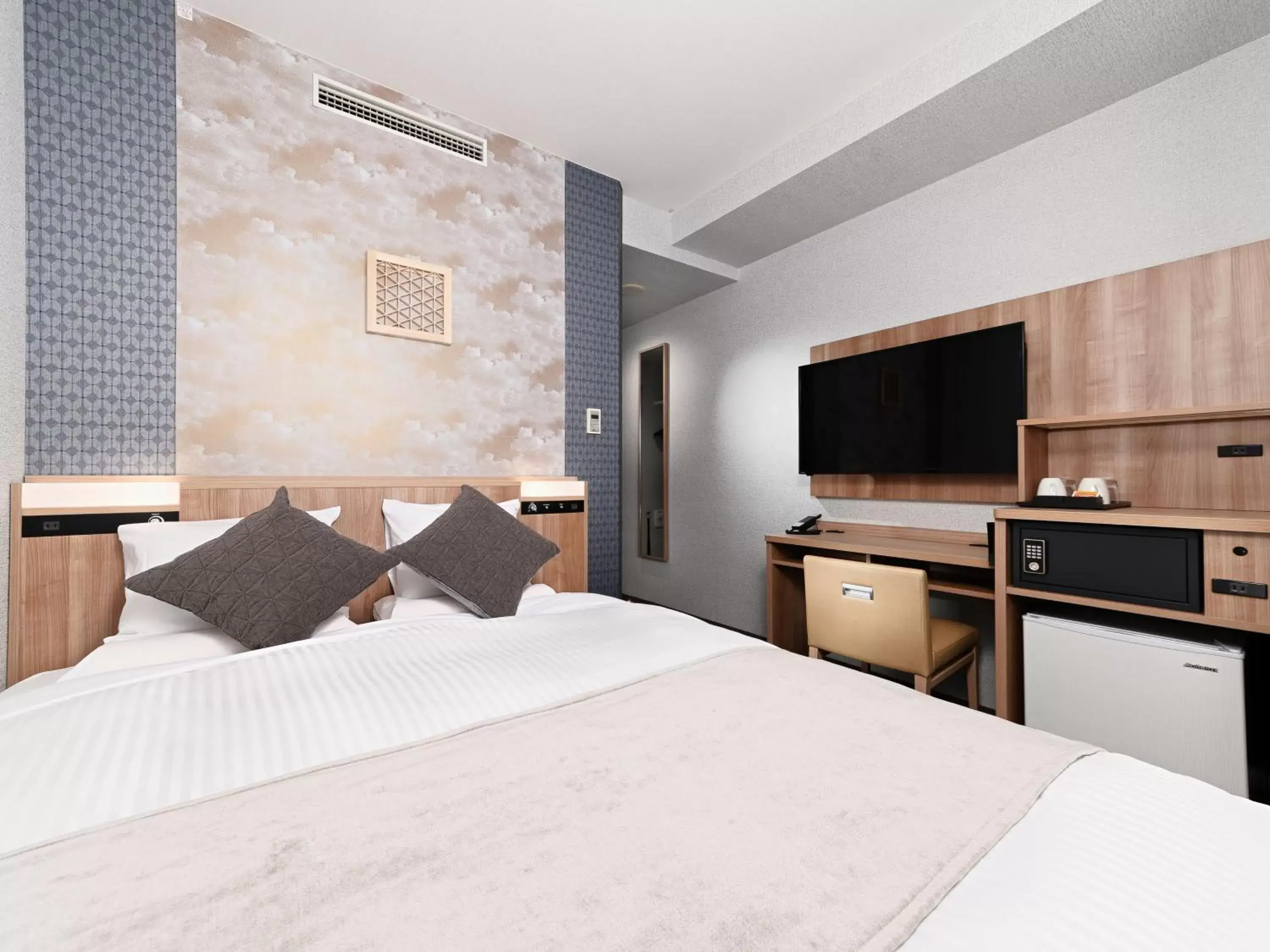 Standard Queen Room - single occupancy - Non-Smoking in ART HOTEL Aomori Standard Queen Room - single occupancy - Non-Smoking in ART HOTEL Aomori