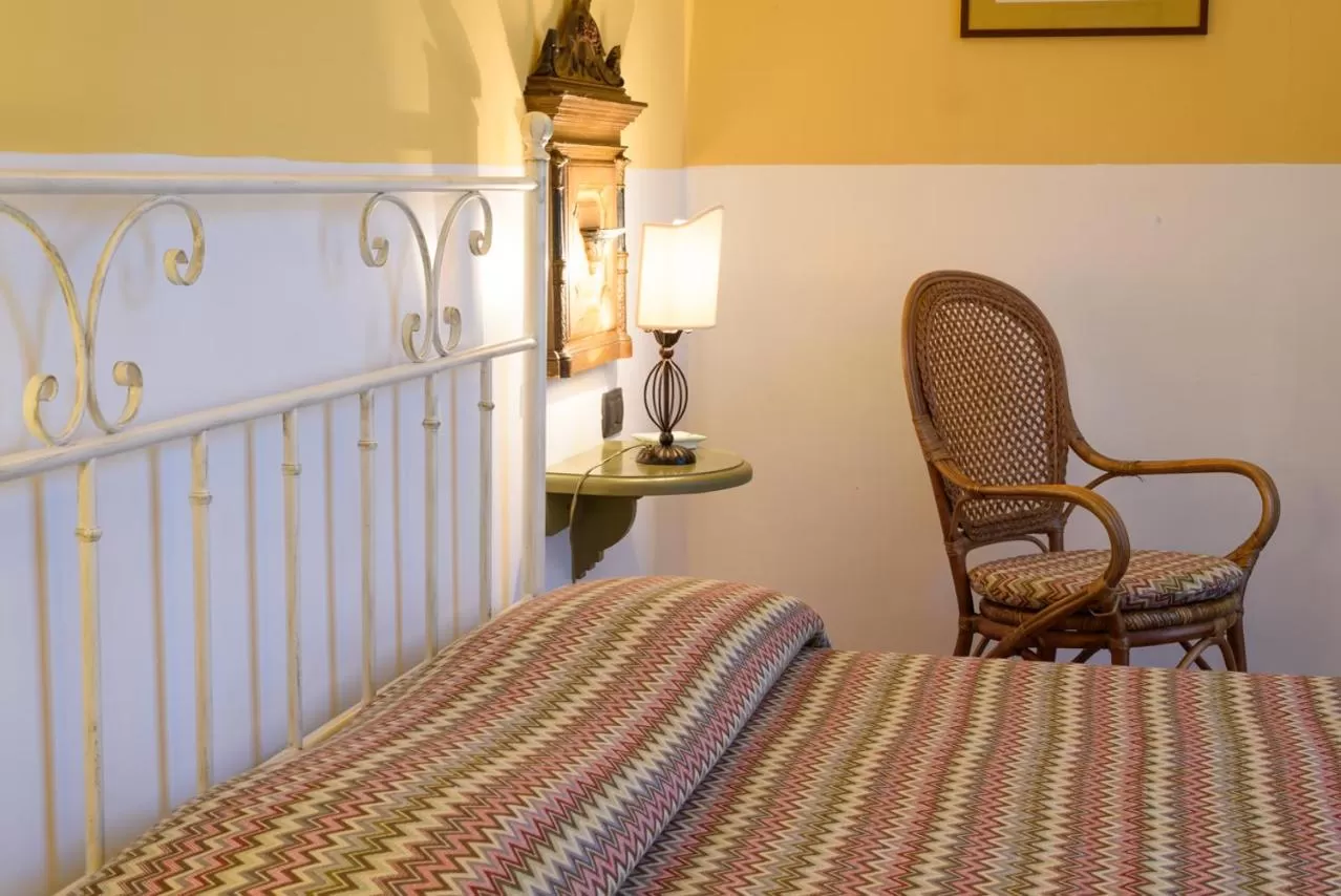 Bed in Hotel Mergellina