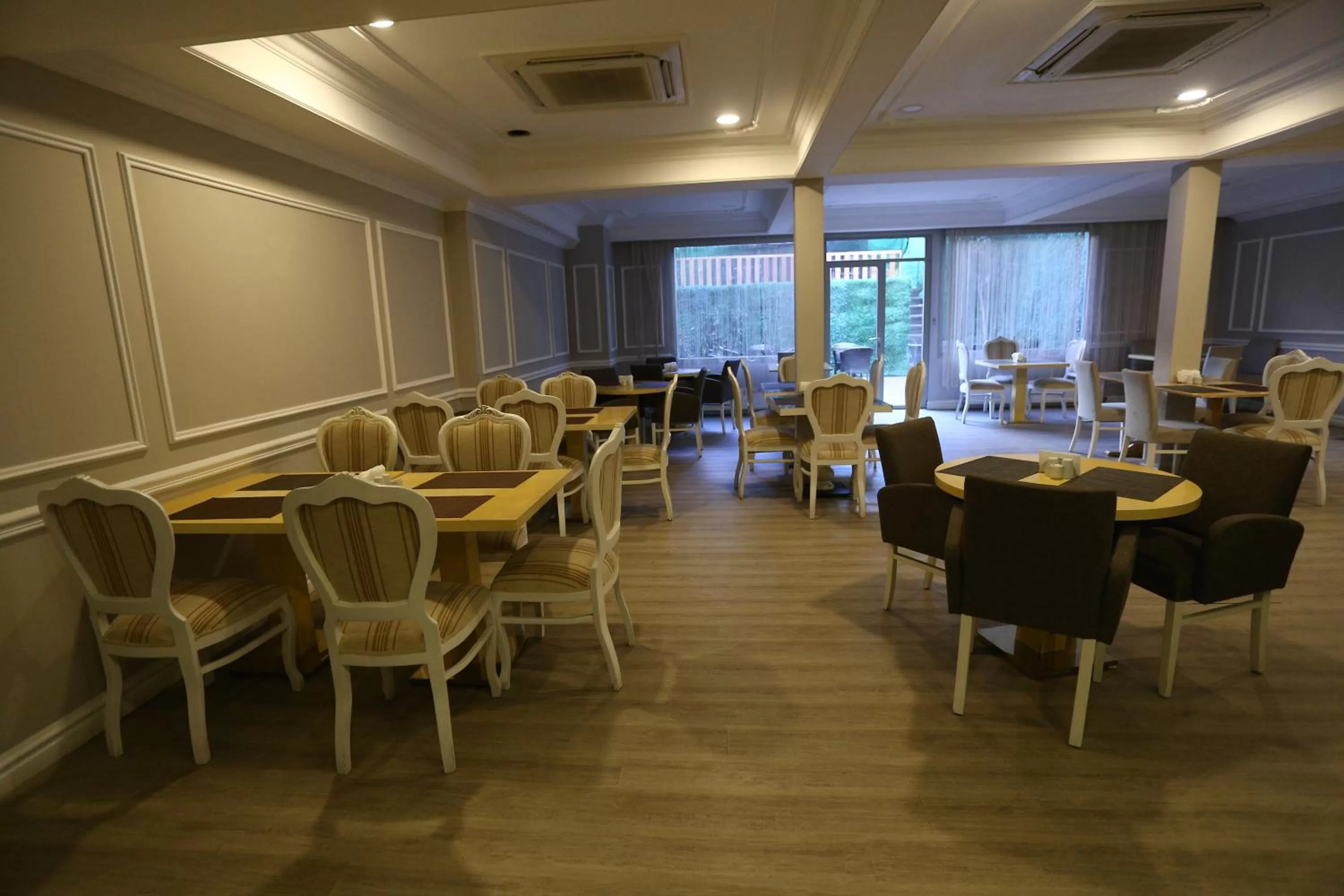 Restaurant/Places to Eat in Albatros Premier Hotel
