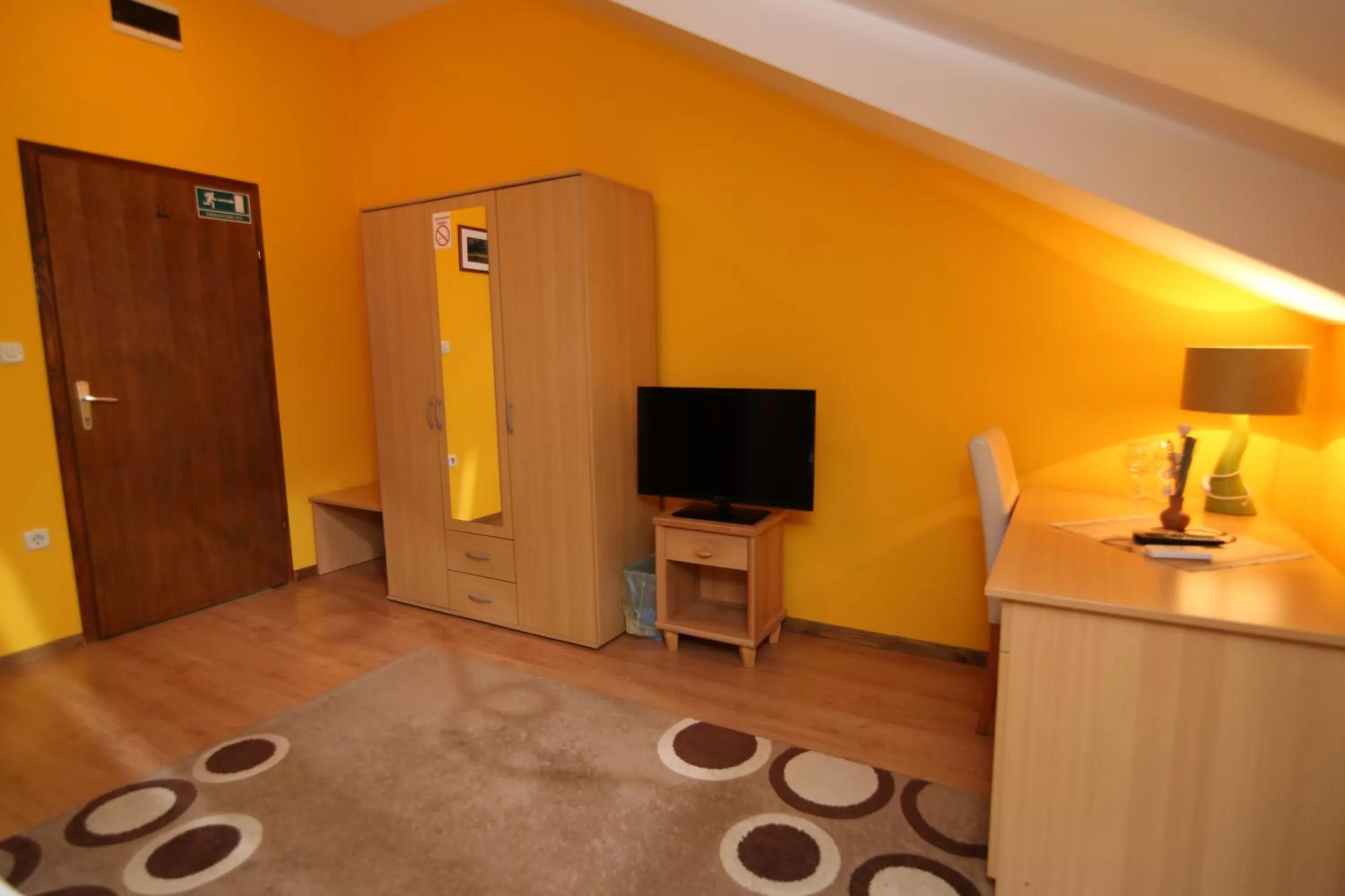 Bedroom, TV/Entertainment Center in Rooms Lišnić