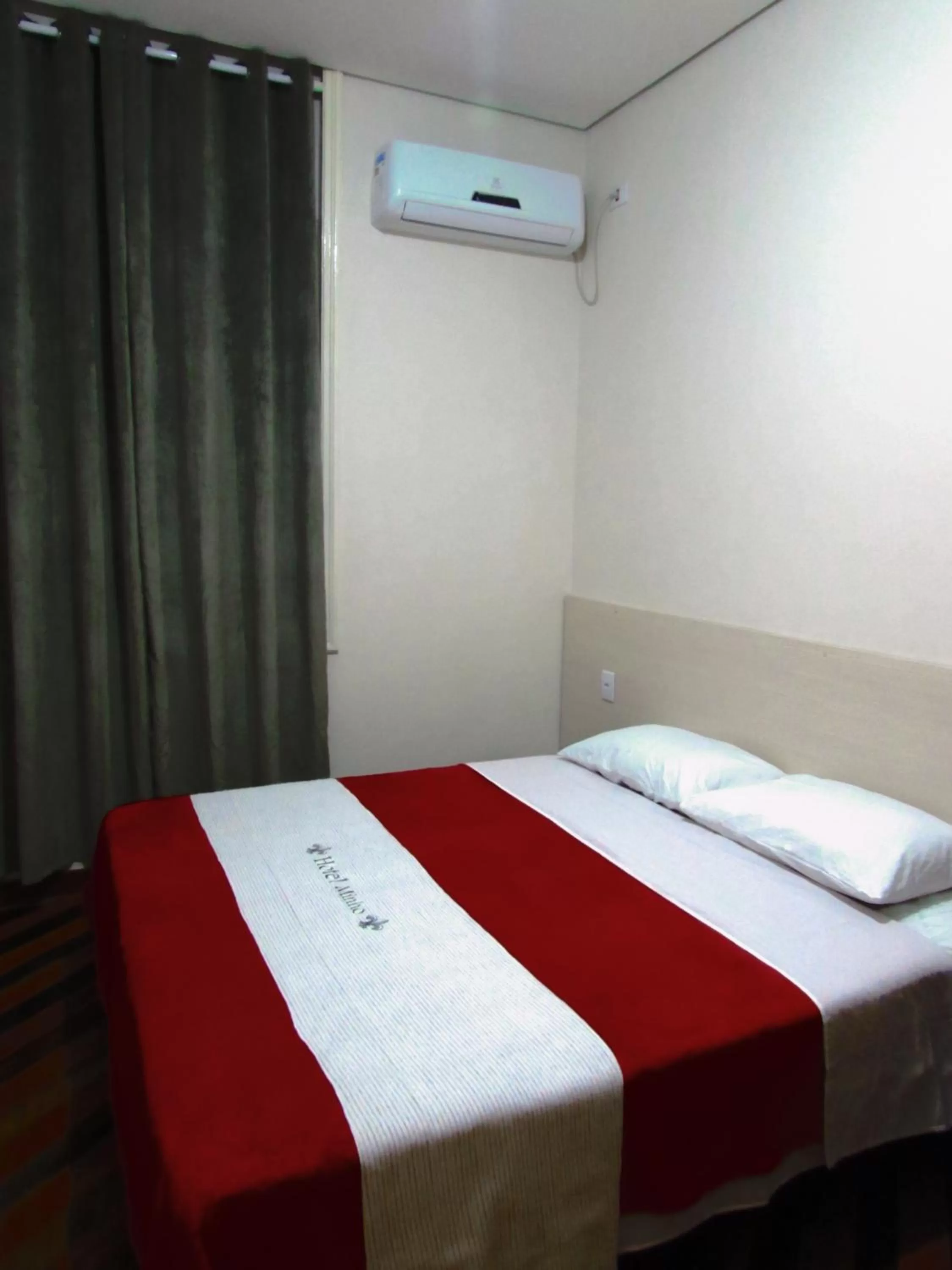 Bed in Hotel Minho -Próximo 25 Março , Brás e Bom Retiro