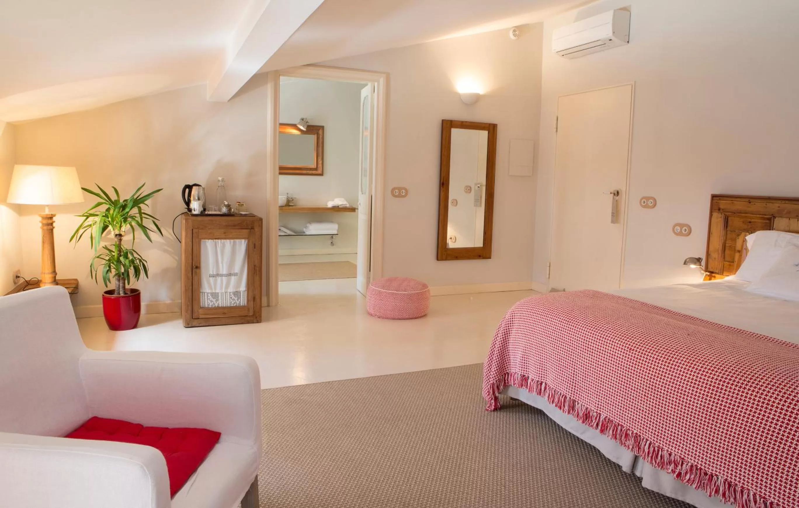 Photo of the whole room, Bed in Jardí de Ses Bruixes Boutique Hotel