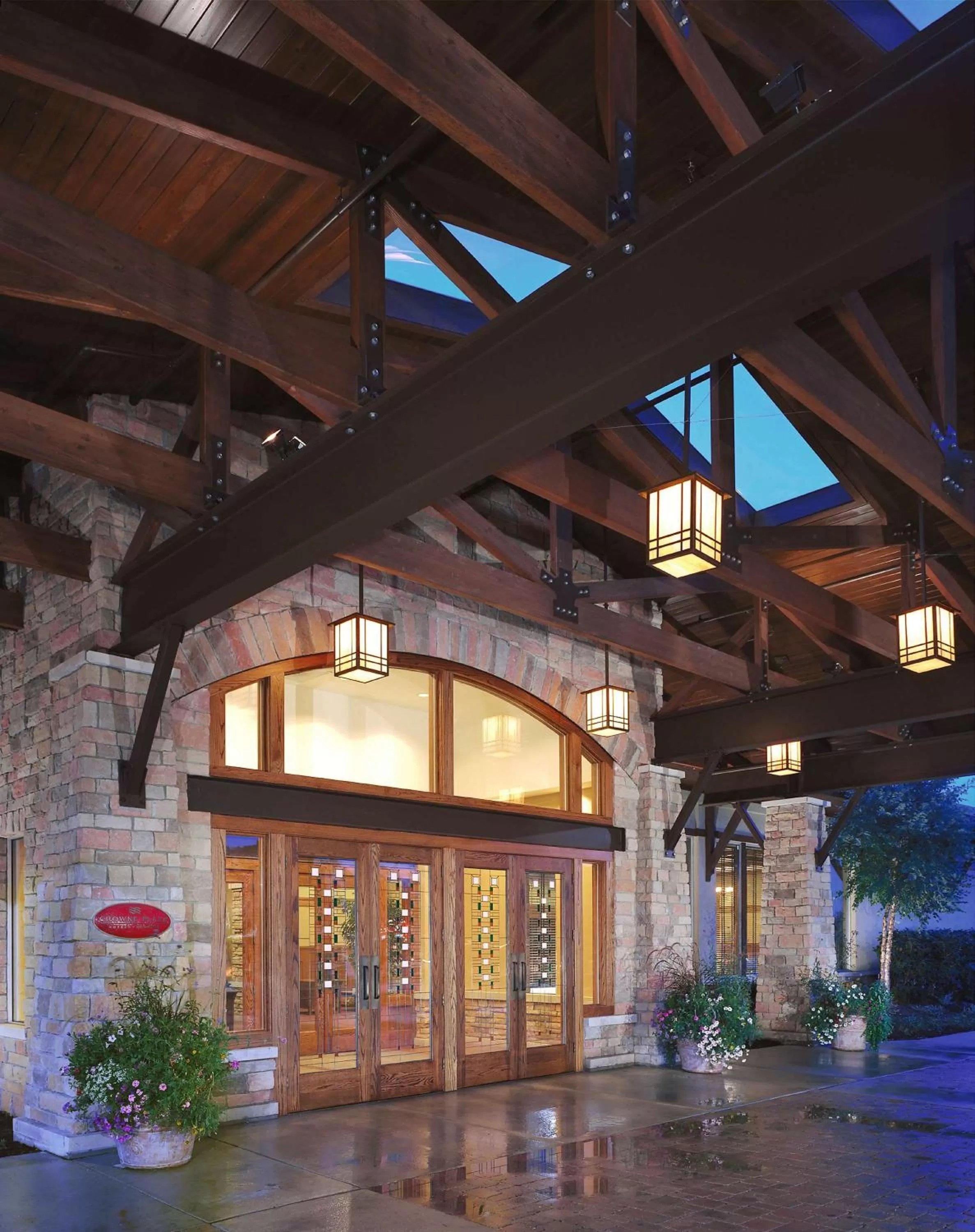 Property building in DoubleTree by Hilton Libertyville-Mundelein