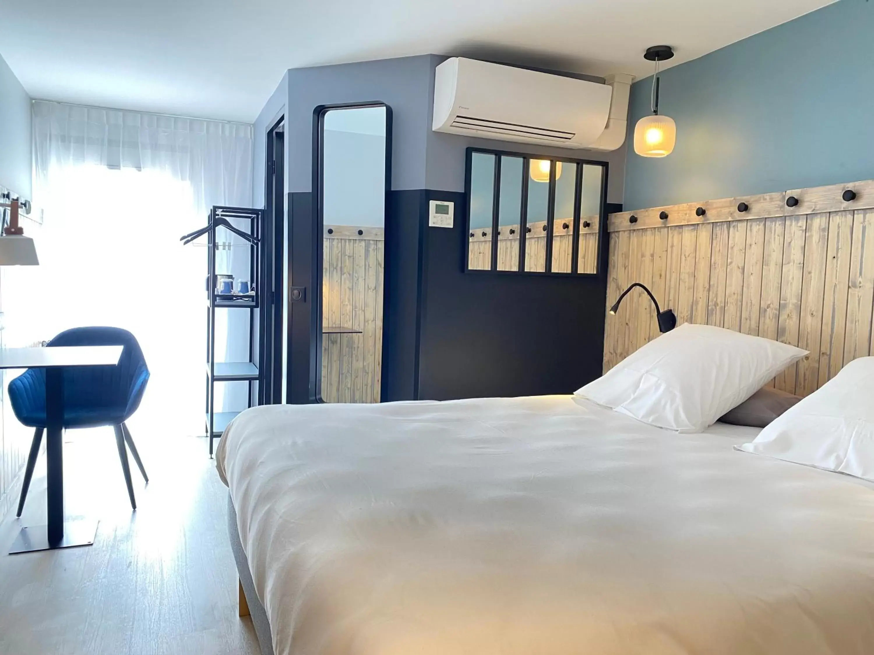 Triple Room (1 Double Bed + 1 Single Bed) in Best Western Bourgoin Jallieu Triple Room (1 Double Bed + 1 Single Bed) in Best Western Bourgoin Jallieu