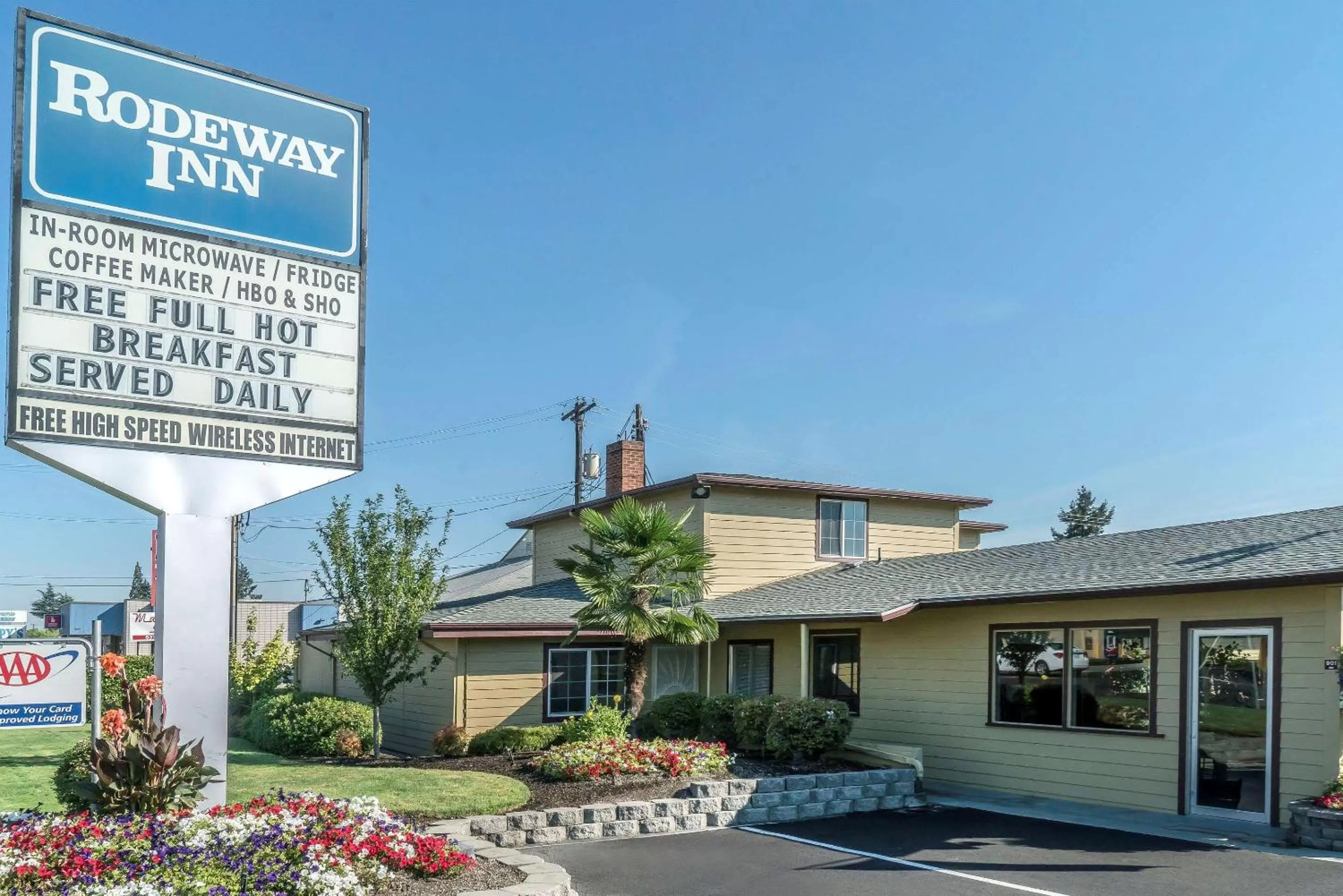 Property building in Rodeway Inn Medford South I-5