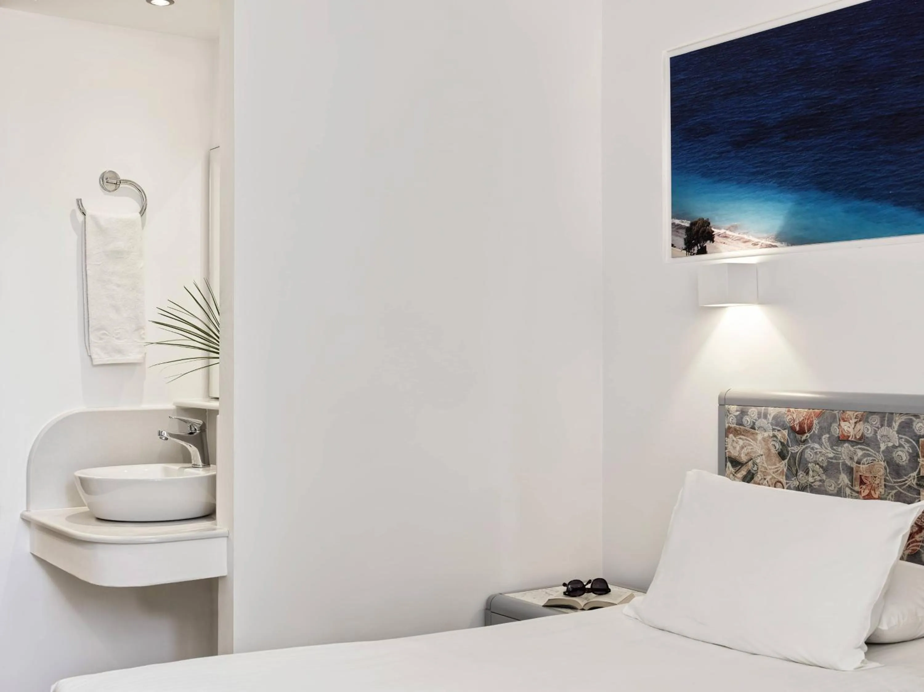 Bathroom, Bed in Esperia City Hotel