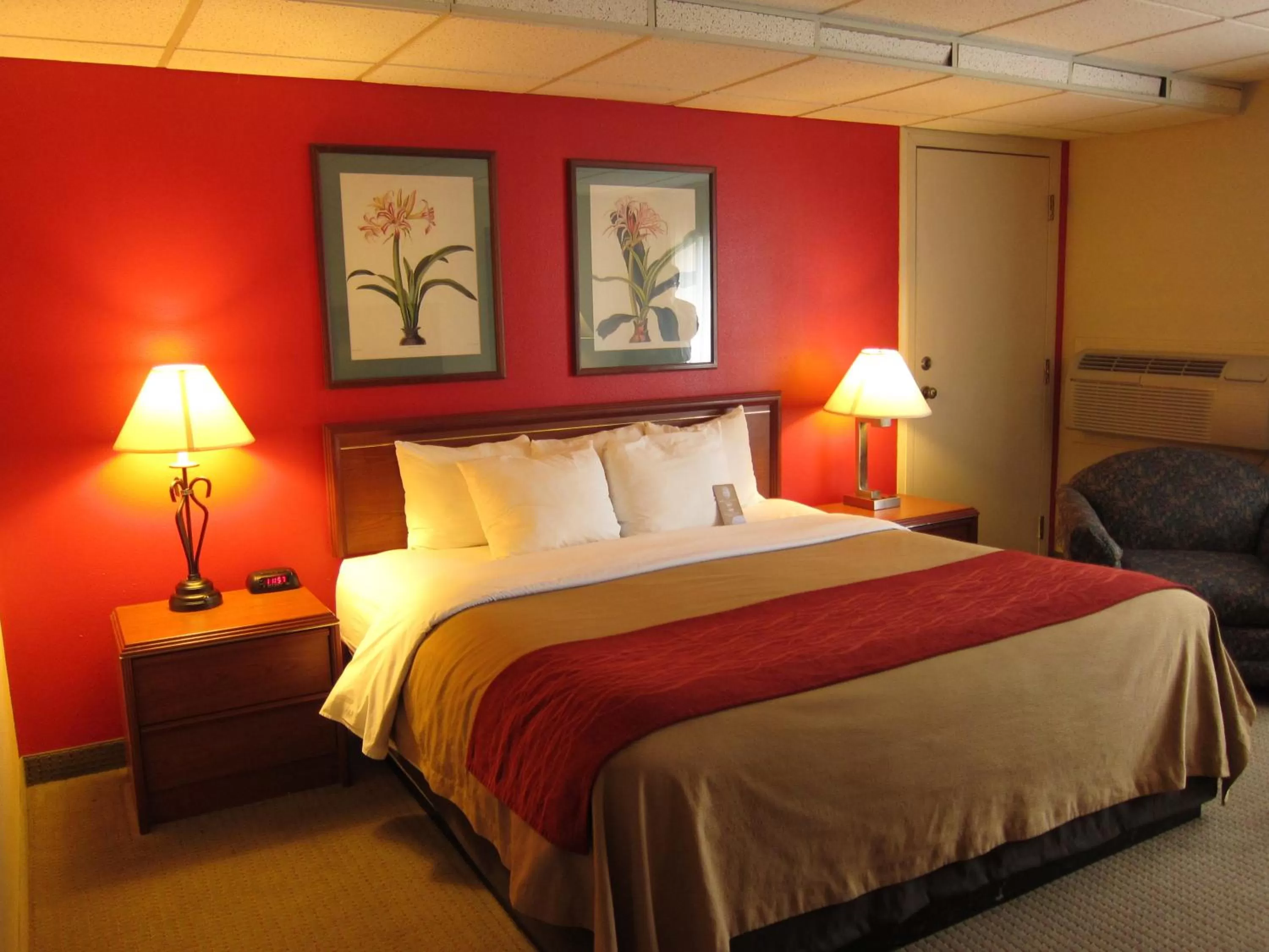 Quadruple Room - Disability Access in Ramada by Wyndham Downtown Spokane