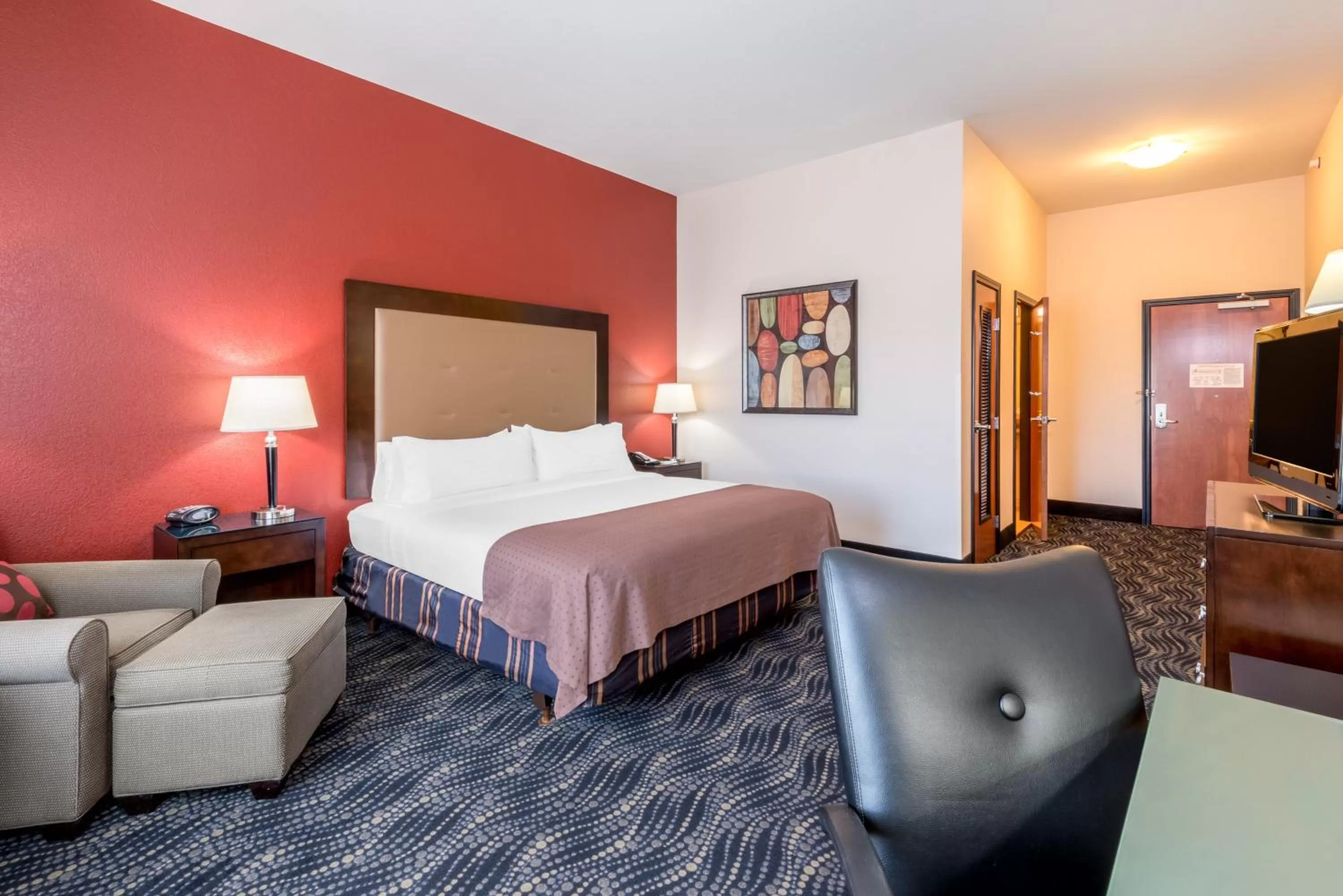 Photo of the whole room, Bed in Holiday Inn Hotel & Suites Grand Junction-Airport by IHG