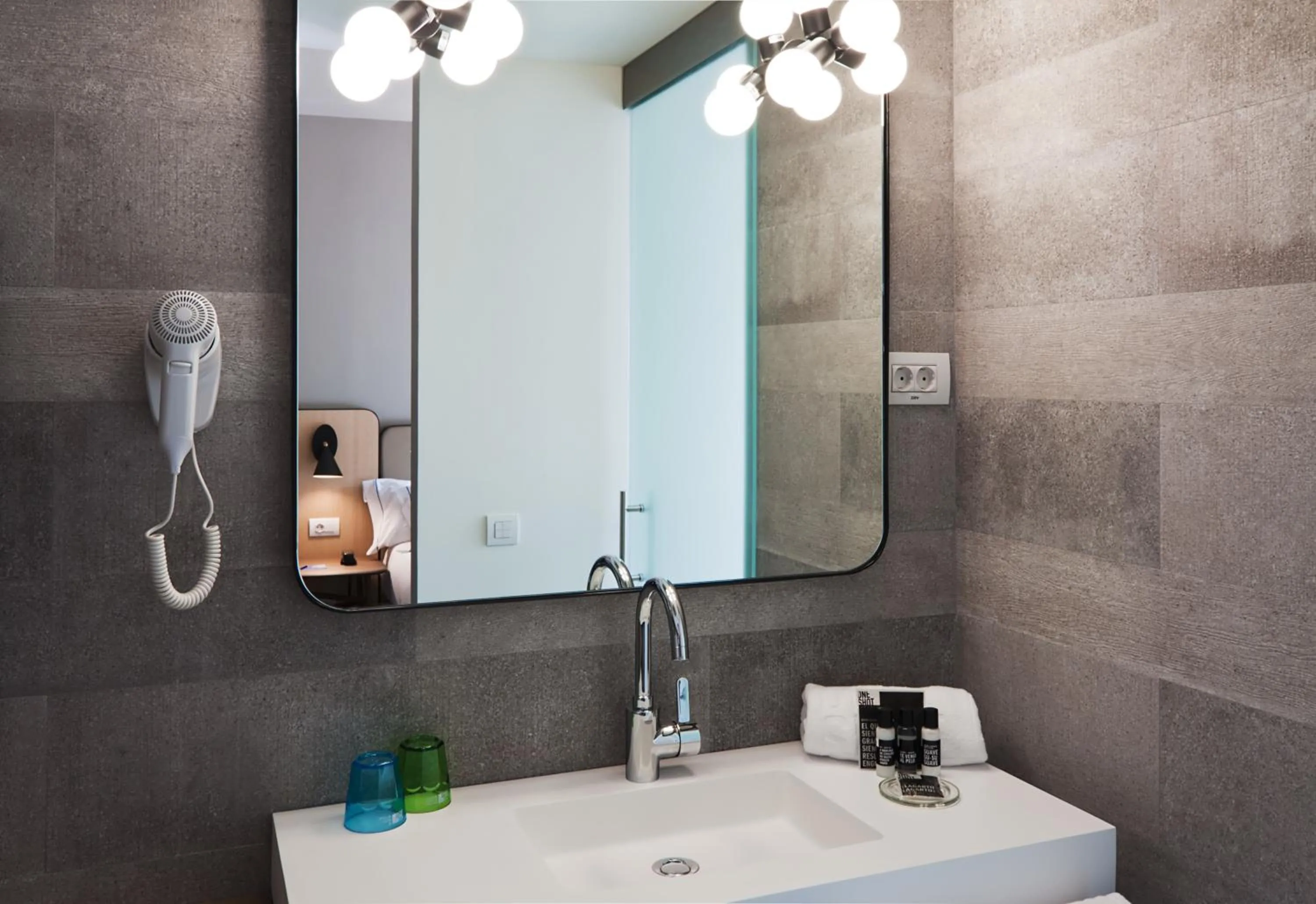 Toilet in One Shot Colón