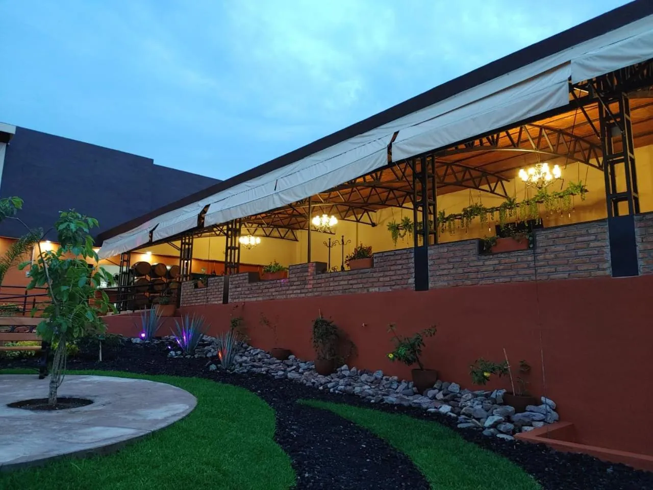 Restaurant/places to eat in Casa Naiyari