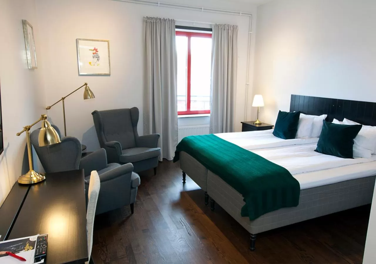 Photo of the whole room, Bed in Rasta Grums