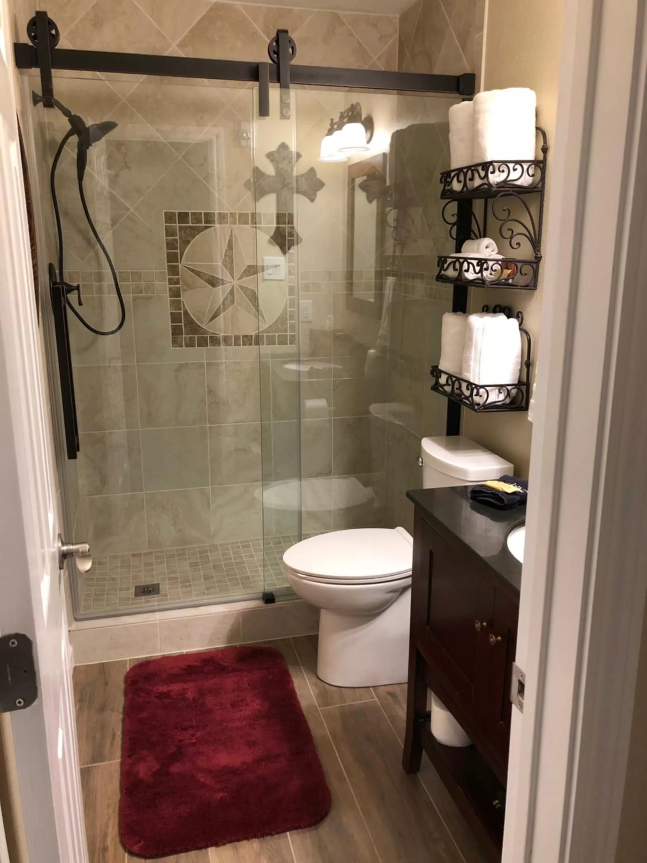 Bathroom in Maple Creek Bed&Breakfast