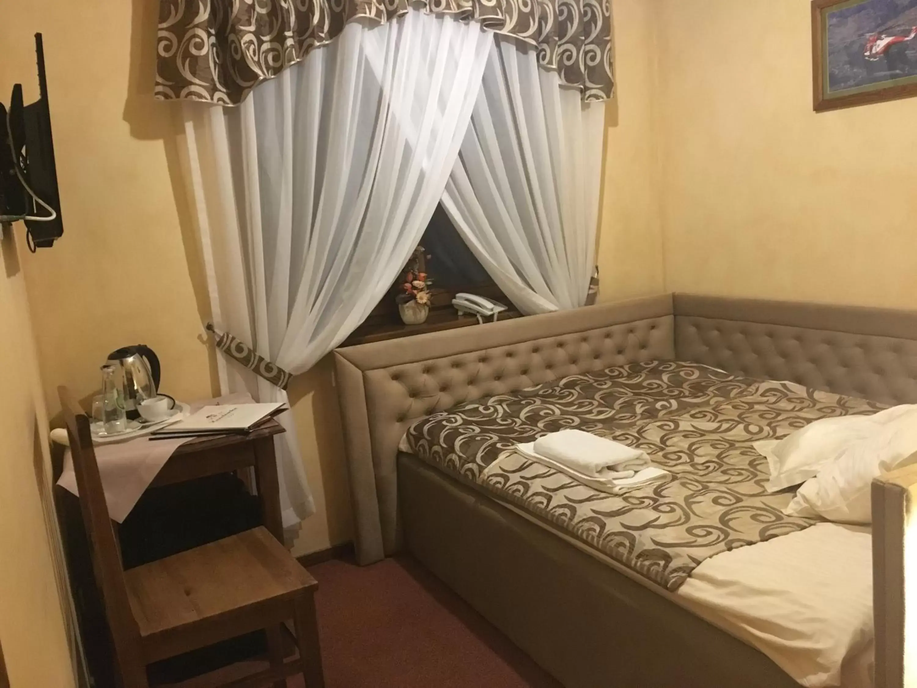 Single Room in Hotel Dwór Karolówka Single Room in Hotel Dwór Karolówka