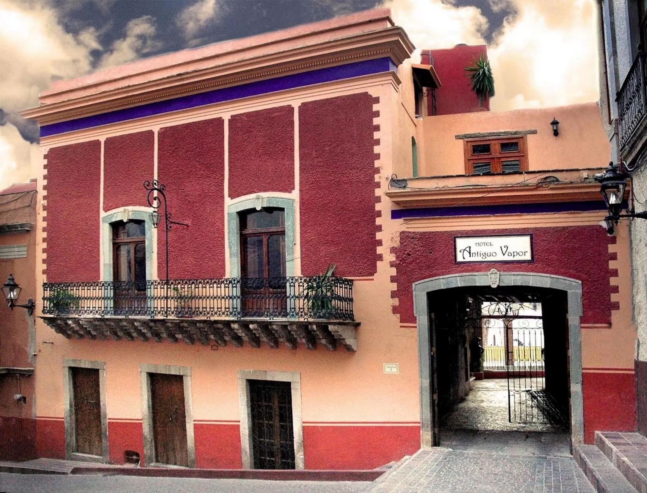 Property building in Hotel Antiguo Vapor Categoría Especial