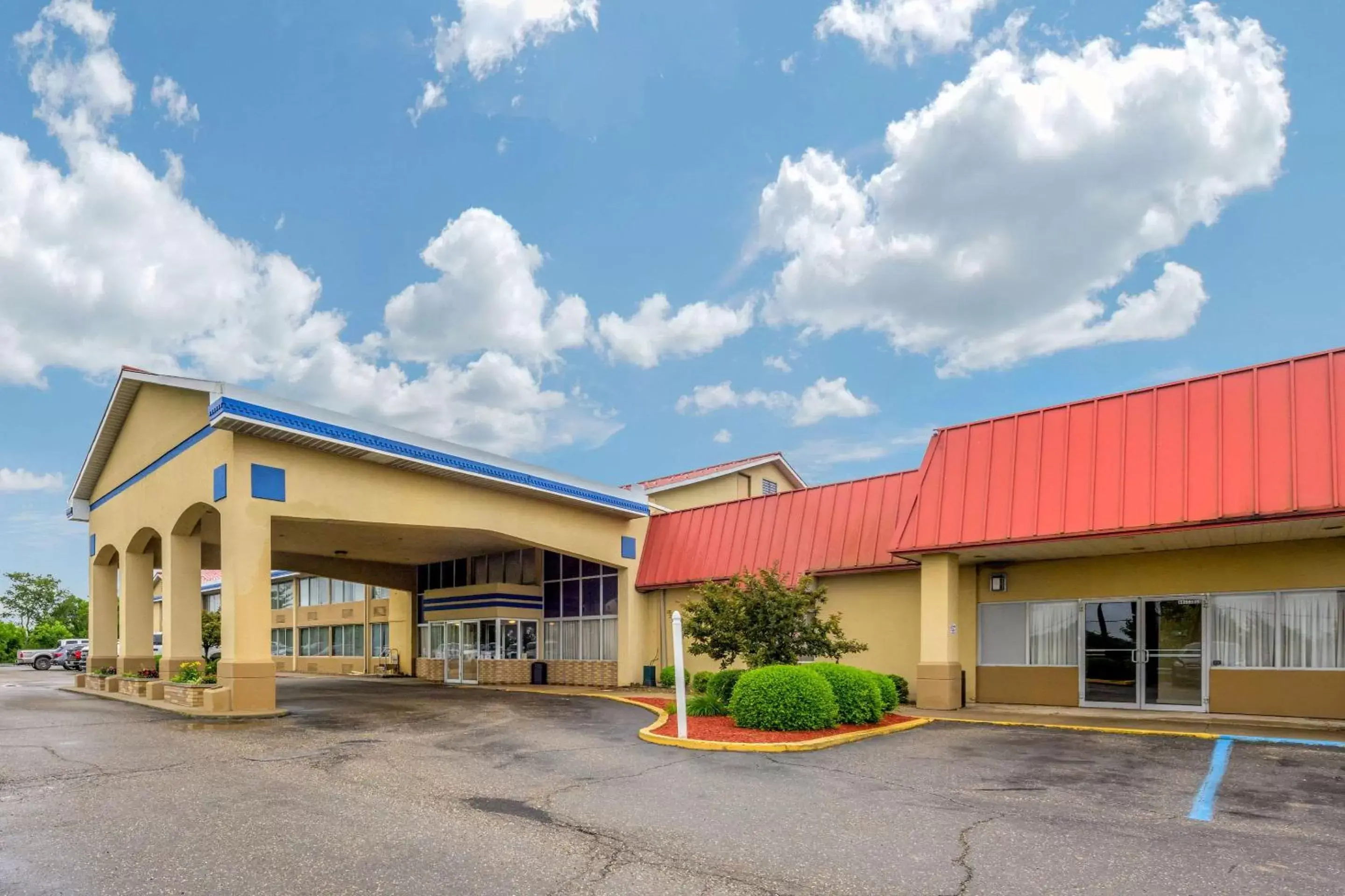 Econo Lodge Inn & Suites Triadelphia - Wheeling Econo Lodge Inn & Suites Triadelphia - Wheeling