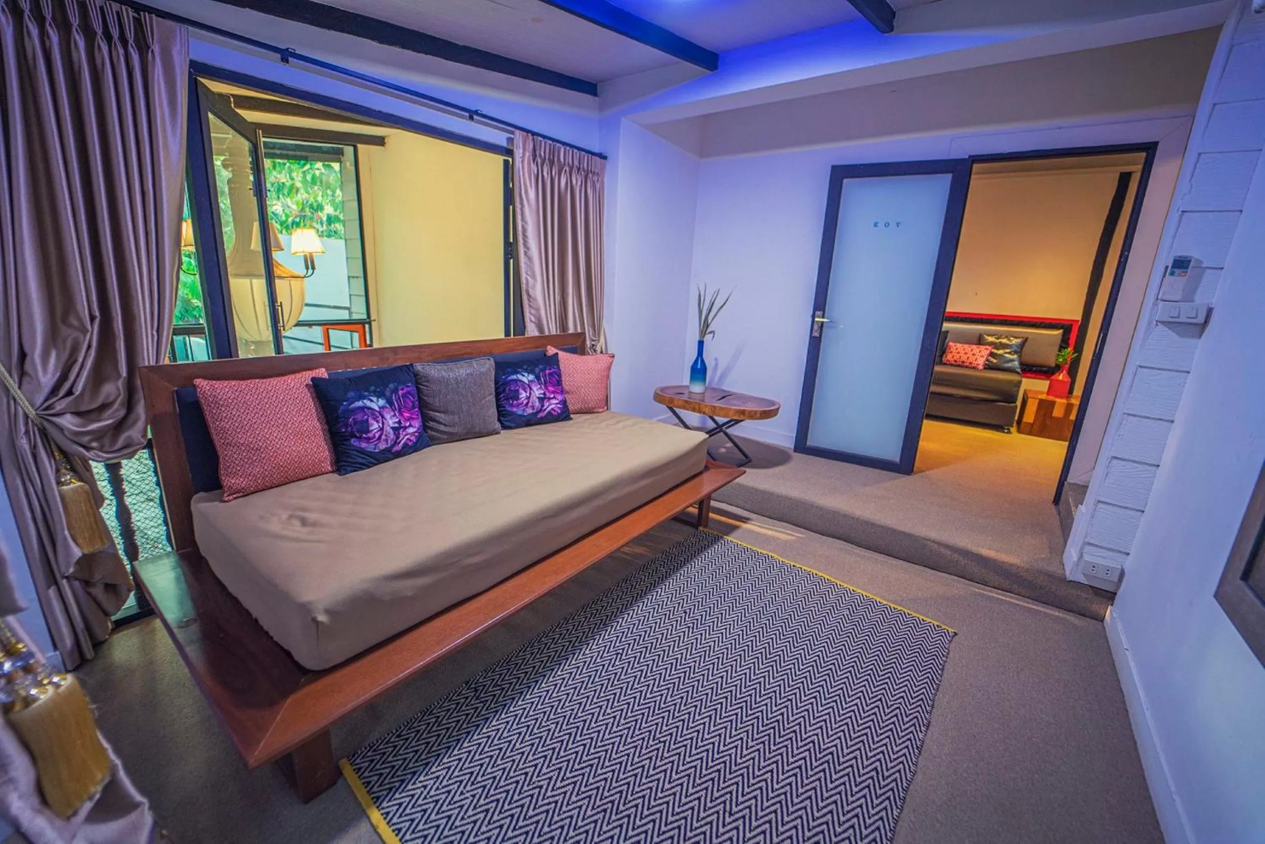Living room, Bed in Baan Suan Residence เฮือนพักบ้านสวน