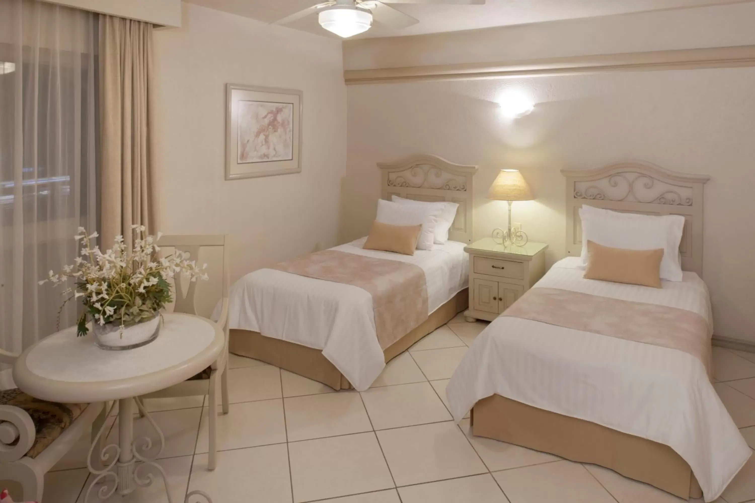 Standard Super Saver in Hotel & Suites Quinta Magna Standard Super Saver in Hotel & Suites Quinta Magna