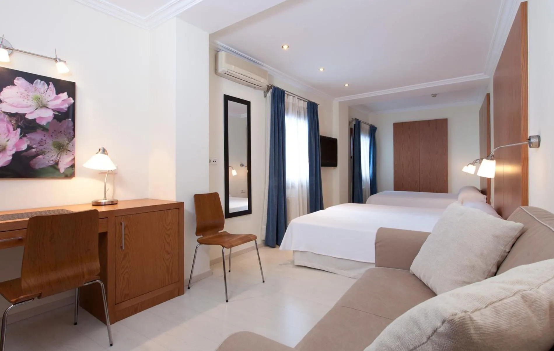 TV and multimedia, Bed in Hotel MR Costa Blanca