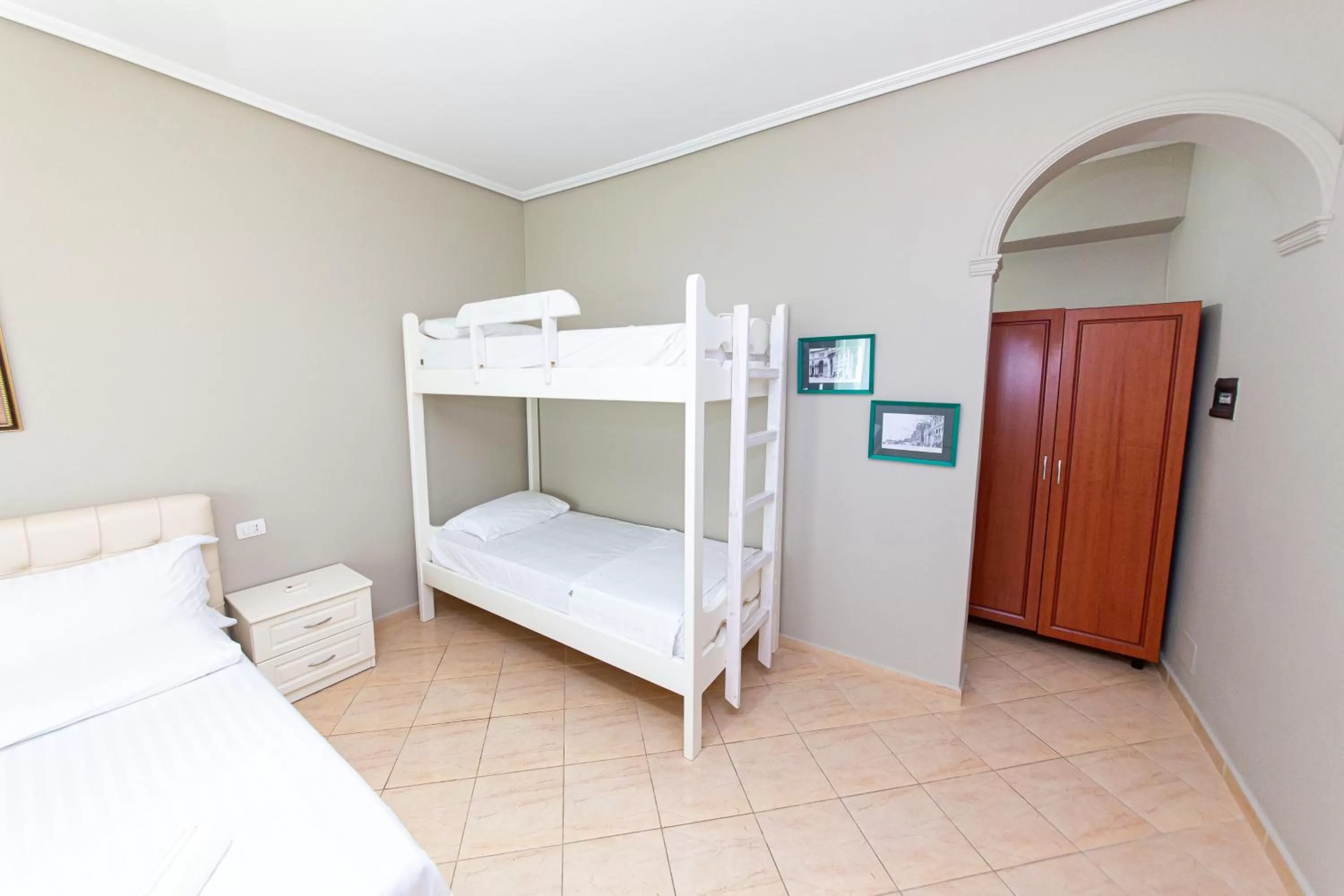 Bedroom, Bunk Bed in Hotel Roi