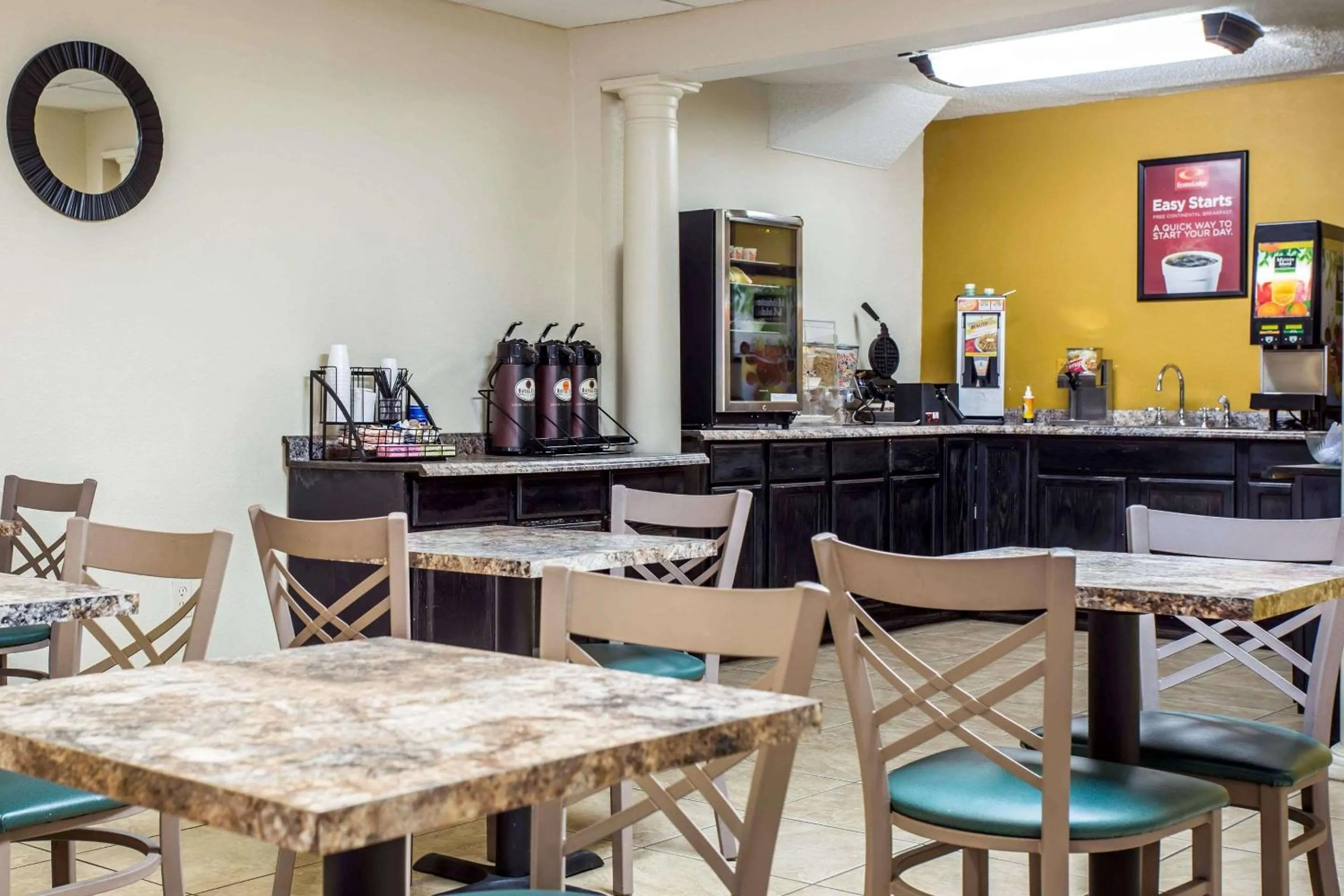 Restaurant/places to eat in Econo Lodge Salisbury South