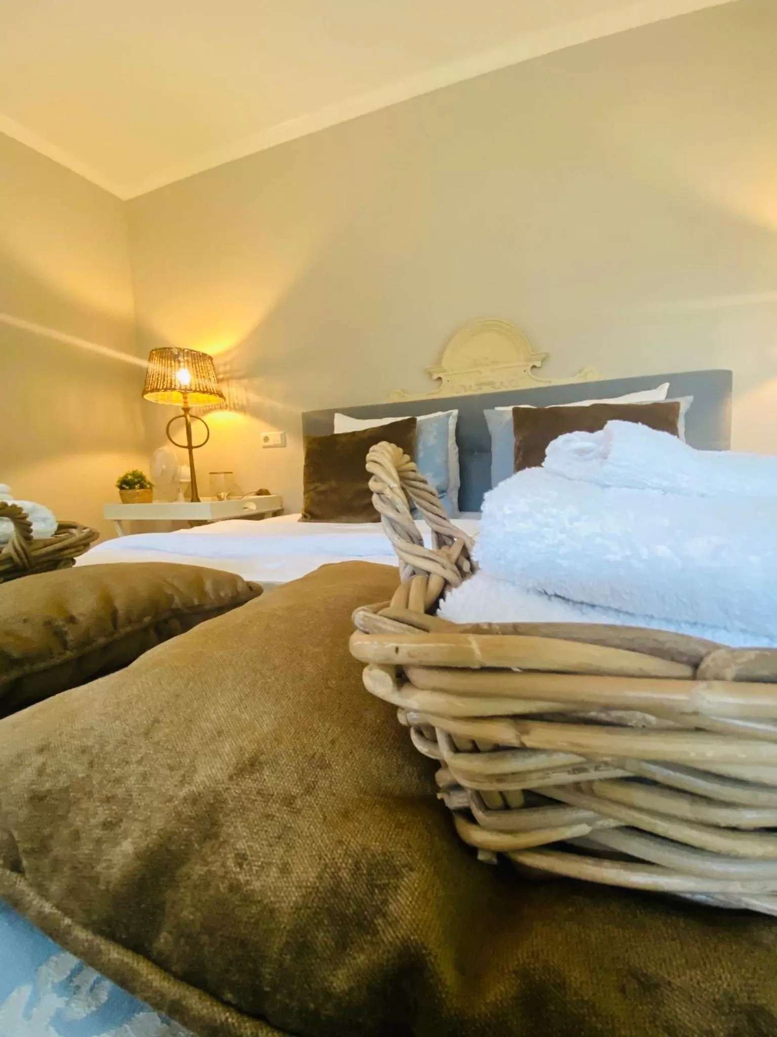 Bed in De Vijverkamer-----privé diner op de kamer mogelijk!!