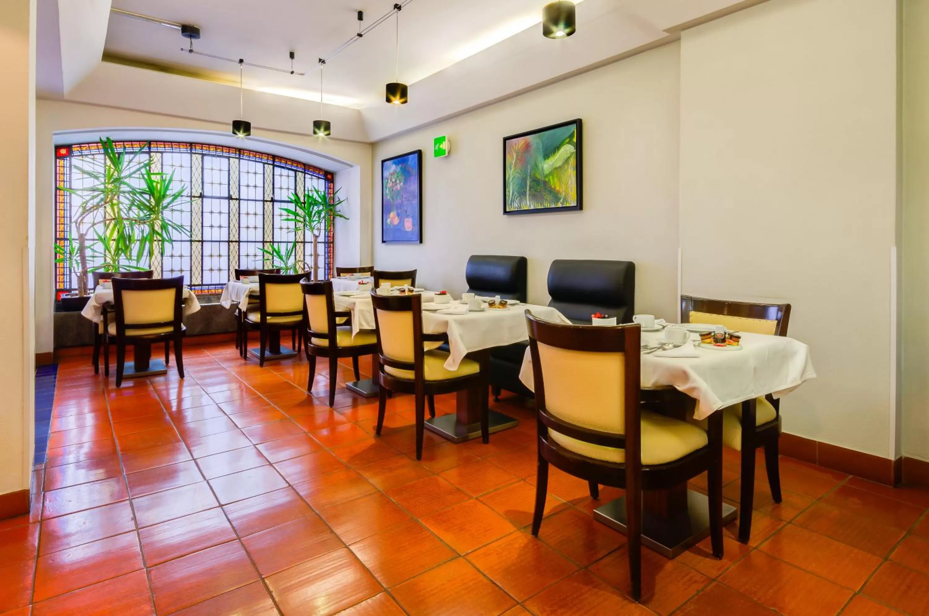 Restaurant/places to eat in Hotel Principe Real