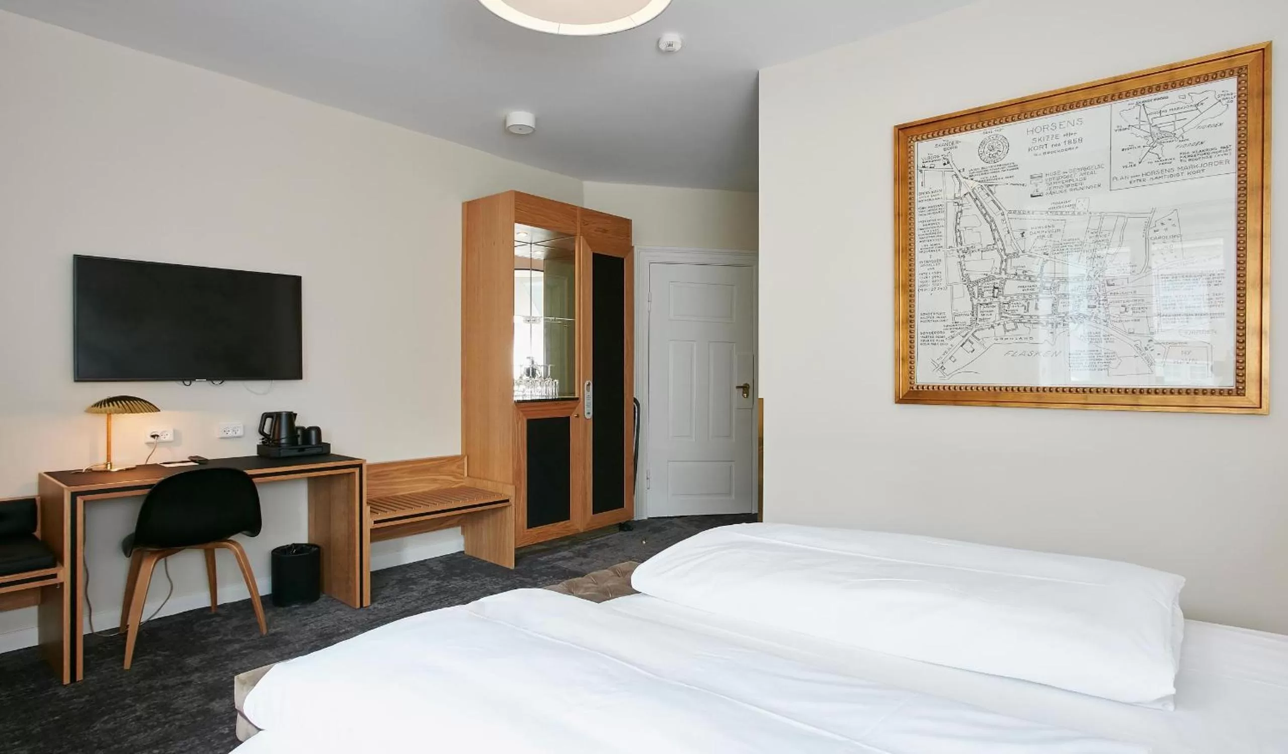 Photo of the whole room, Bed in Jørgensens Hotel