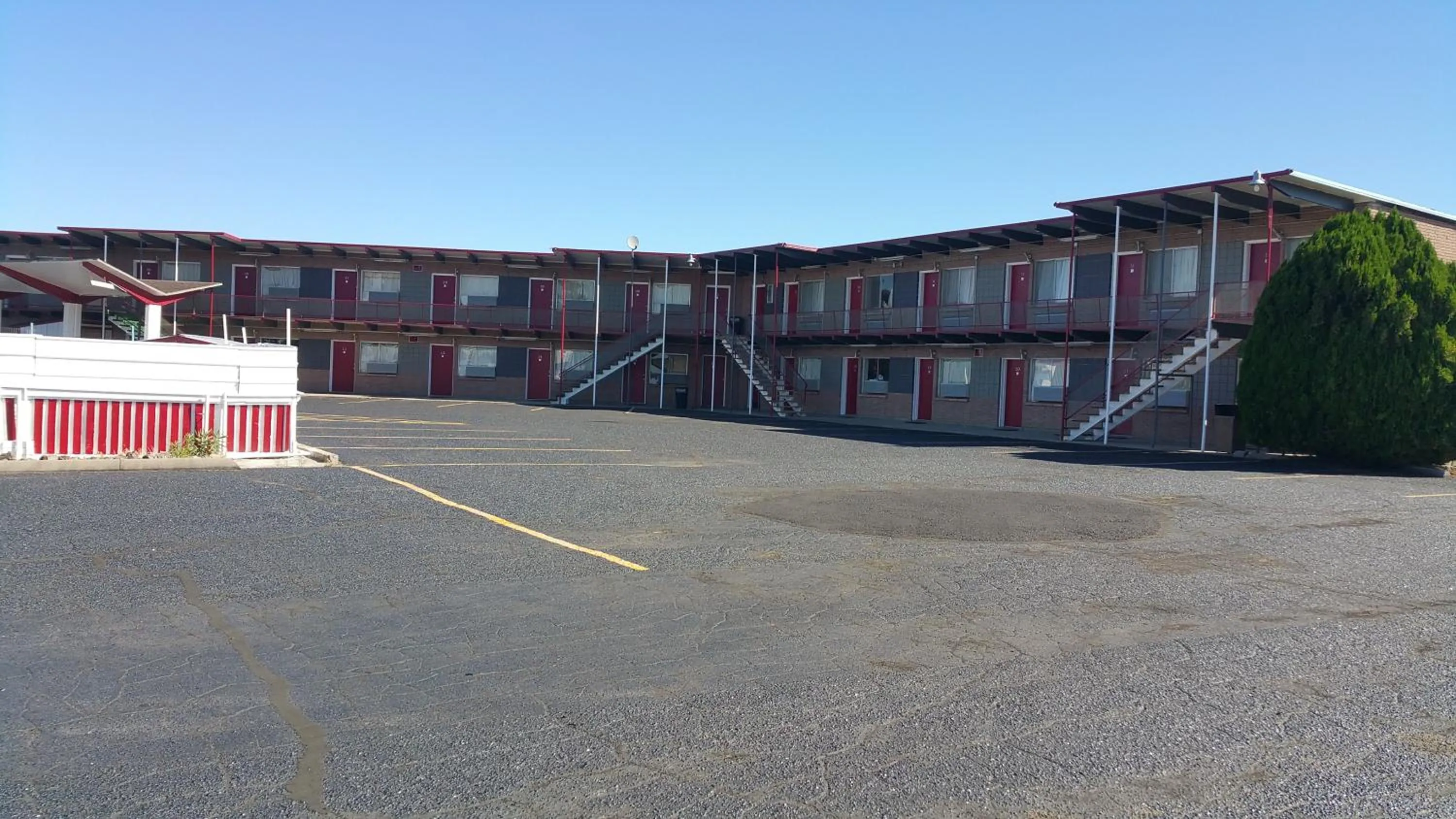 Property building in Thunder Bird Motel