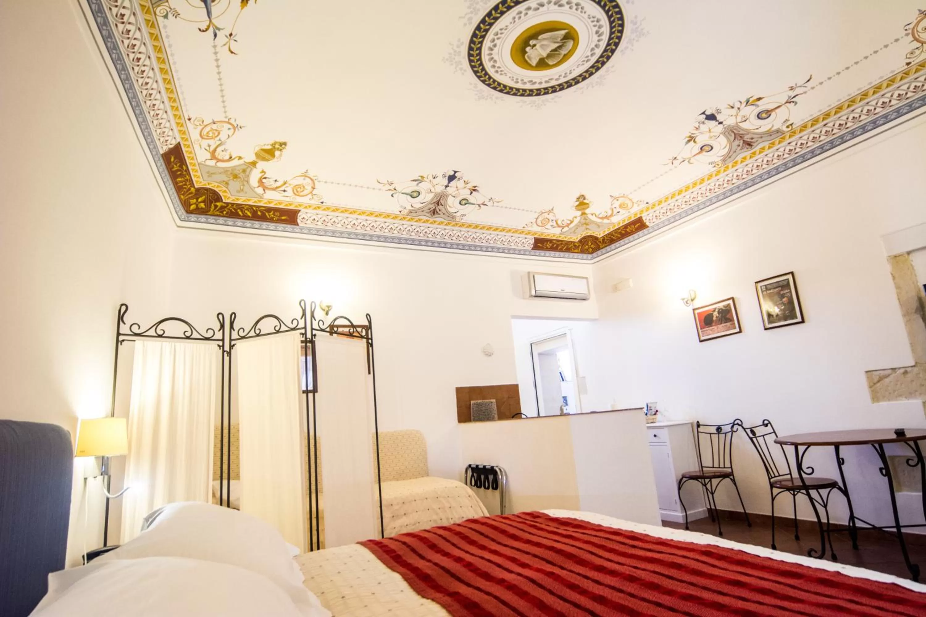 Decorative detail, Bed in Aretusa Vacanze B&B