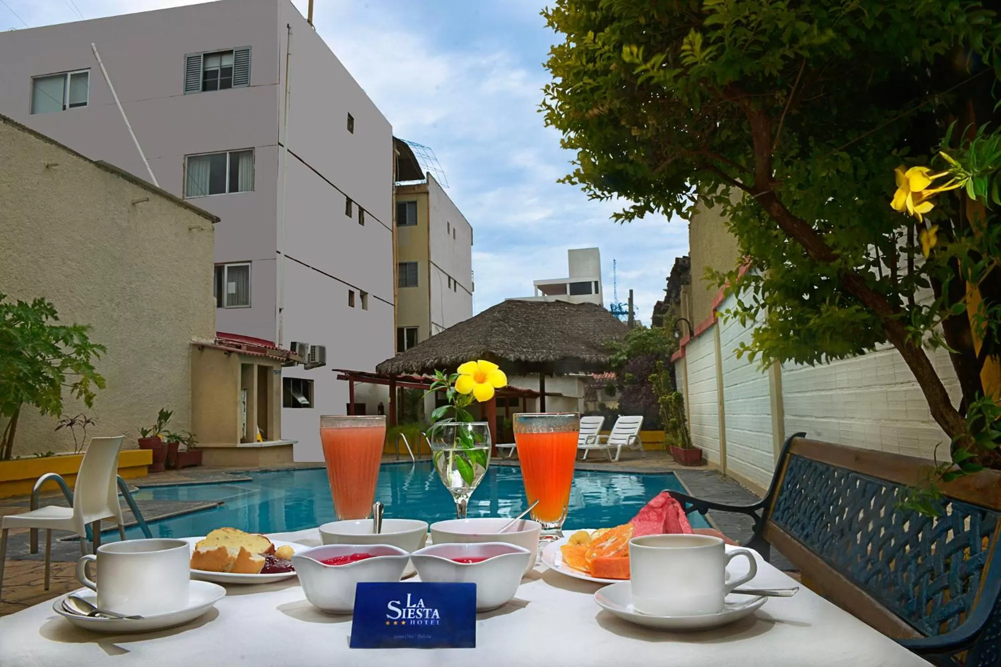 Swimming pool, Breakfast in La Siesta Hotel