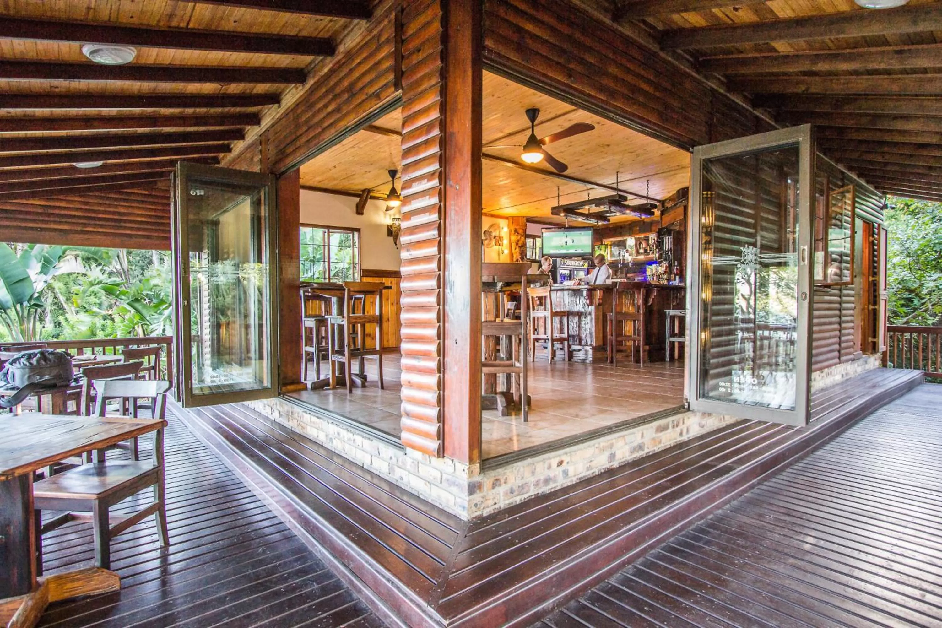 Lounge or bar in Imvubu Lodge