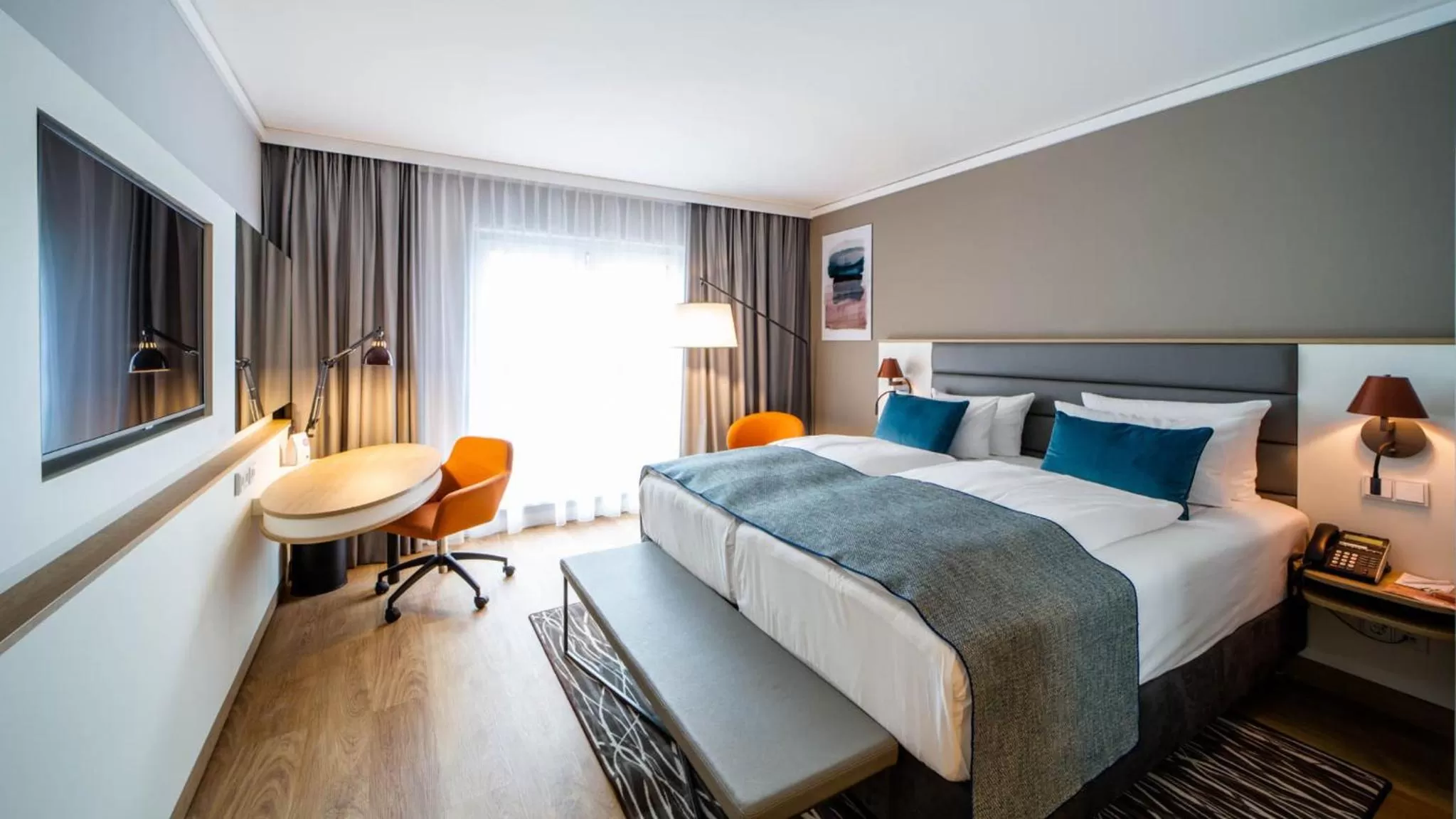 Property building, Bed in Holiday Inn Berlin Airport - Conference Centre by IHG