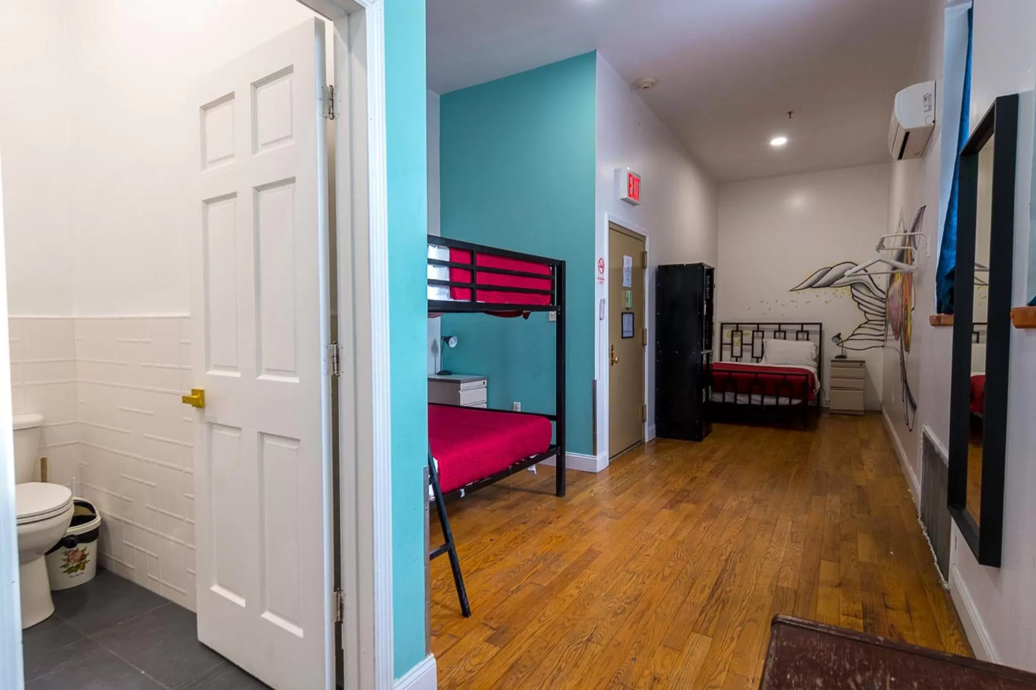 Photo of the whole room, Bed in NY Moore Hostel