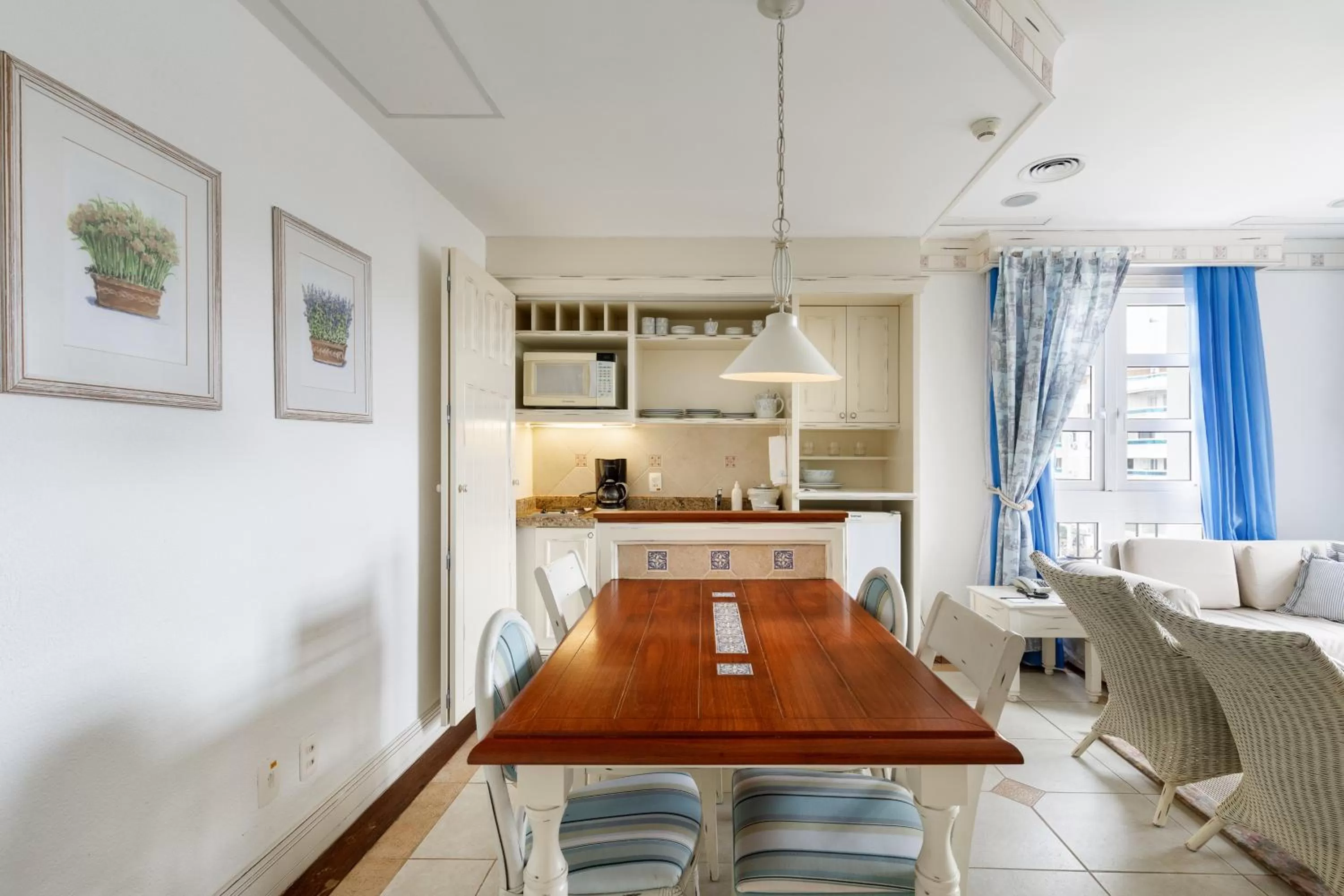 Dining area, Kitchen/Kitchenette in IL Campanário Villaggio Resort Suites - Jurerê Internacional