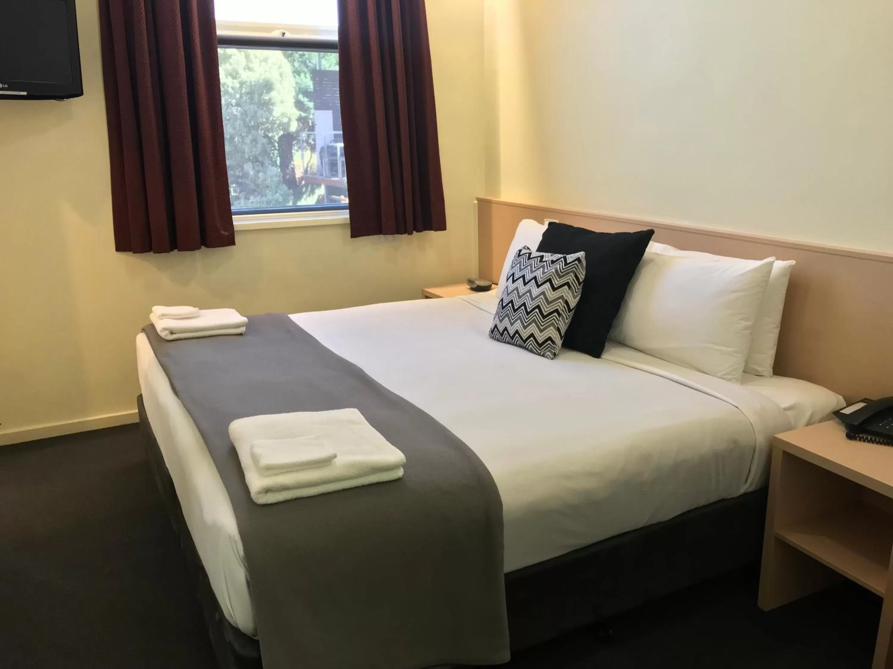 Bed in Miami Hotel Melbourne