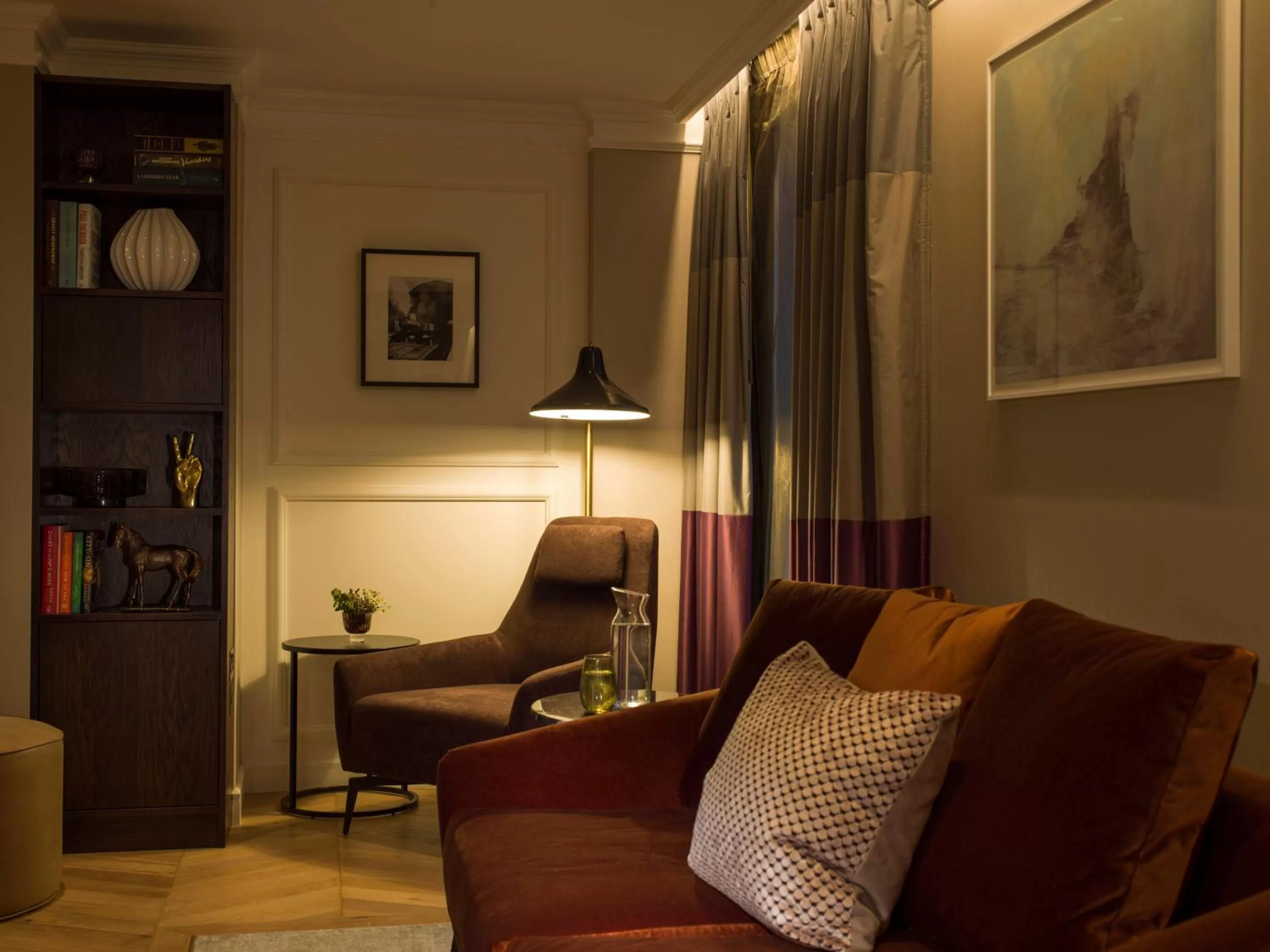 Seating area in The Guardsman - Preferred Hotels and Resorts