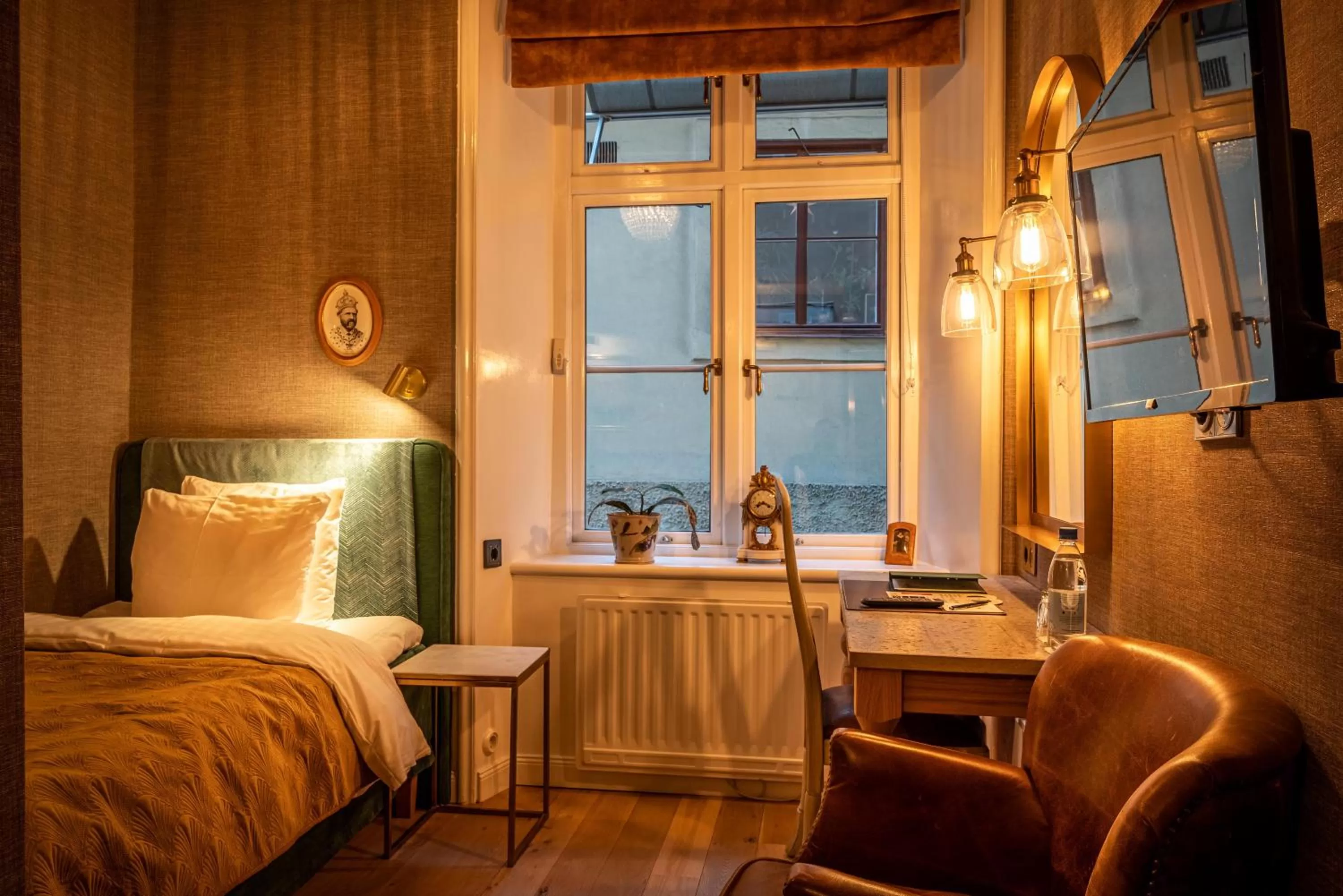 Photo of the whole room, Bed in Victory Hotel