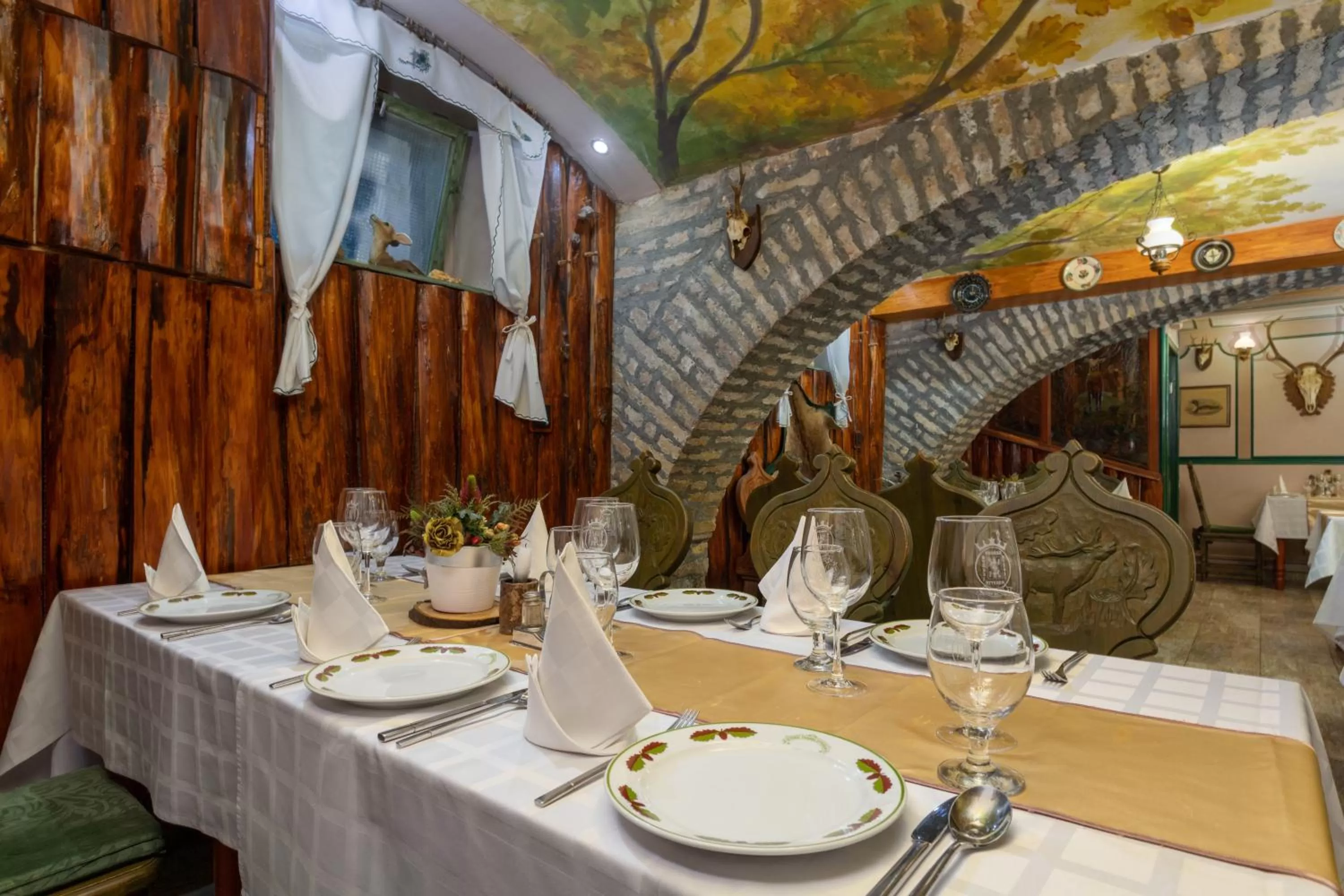 Restaurant/places to eat in Illés Hotel