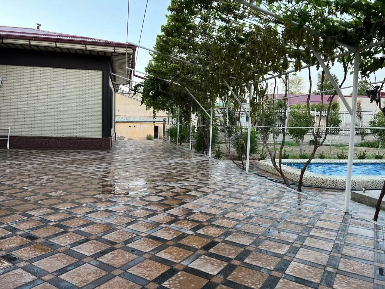 Facade/entrance, Swimming Pool in Samarabonu Hotel